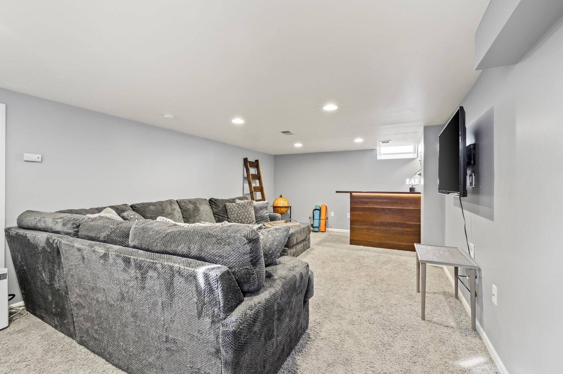 5331 Lydell Ave, Milwaukee WI  53217-5004 exterior