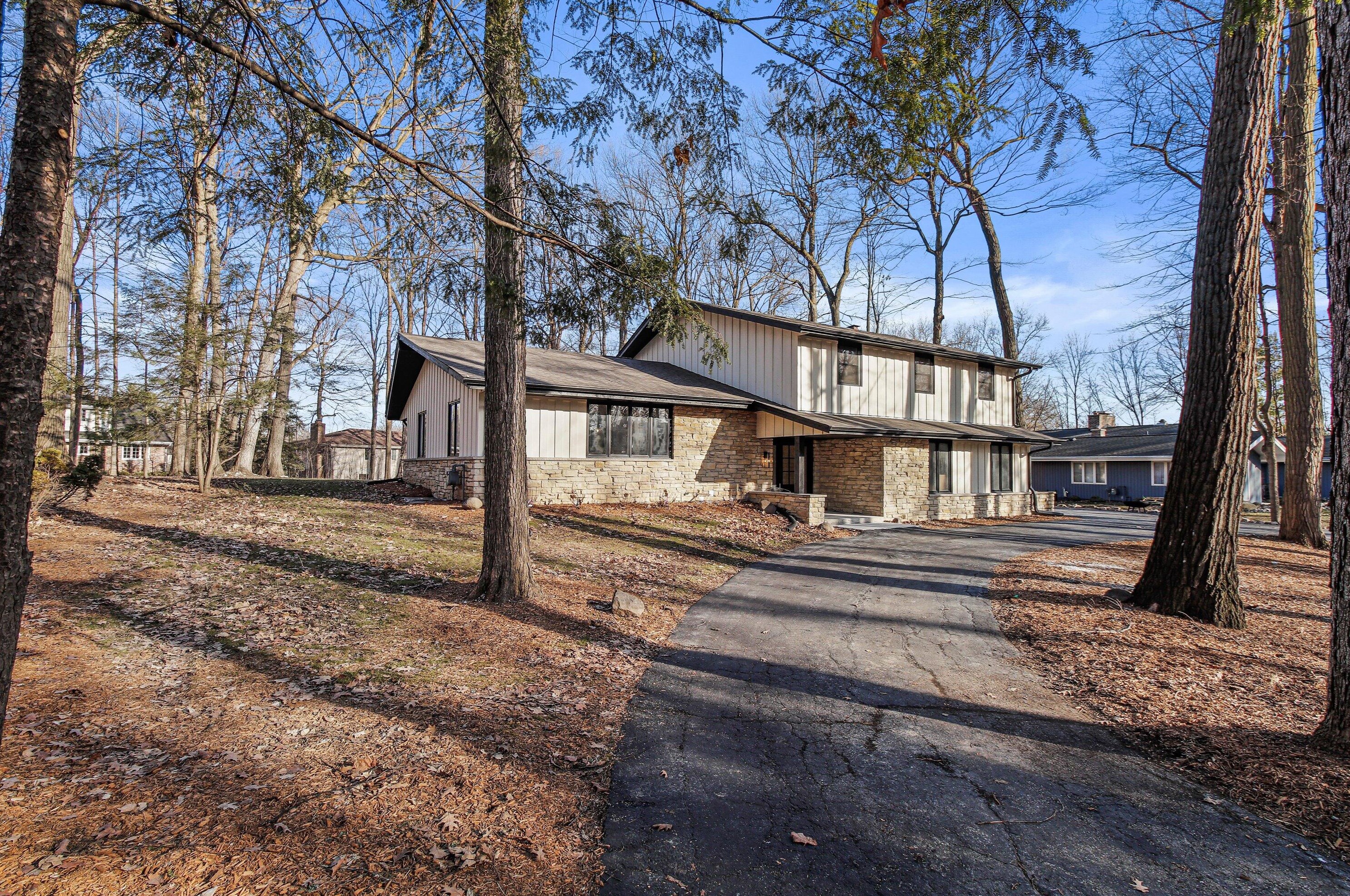 2030 La Chandelle Ct, Brookfield, WI 53045