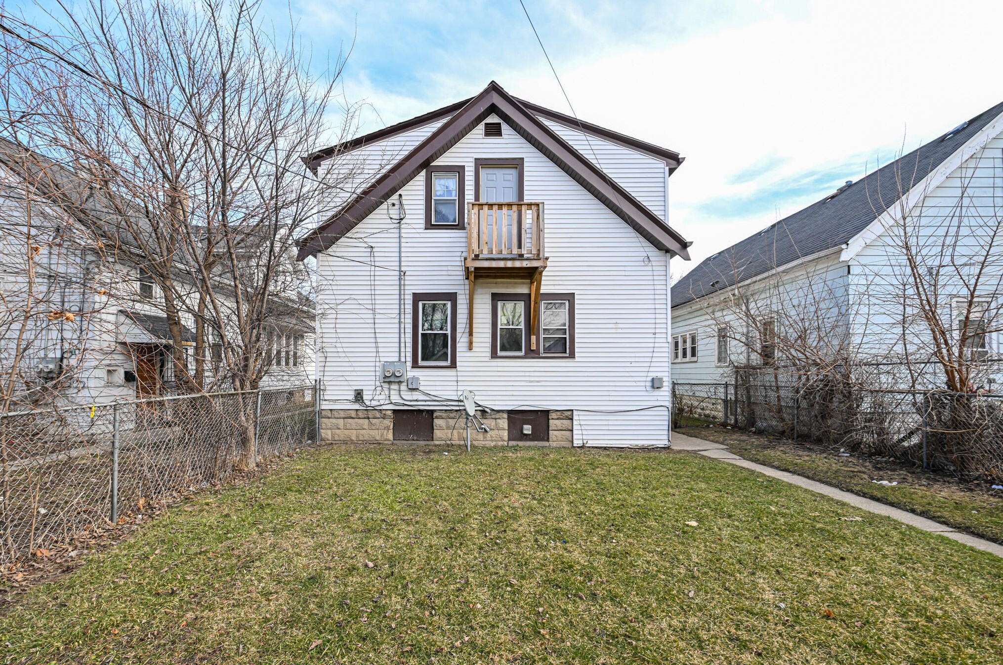 3377 28th St, Milwaukee WI 53216-3803 exterior