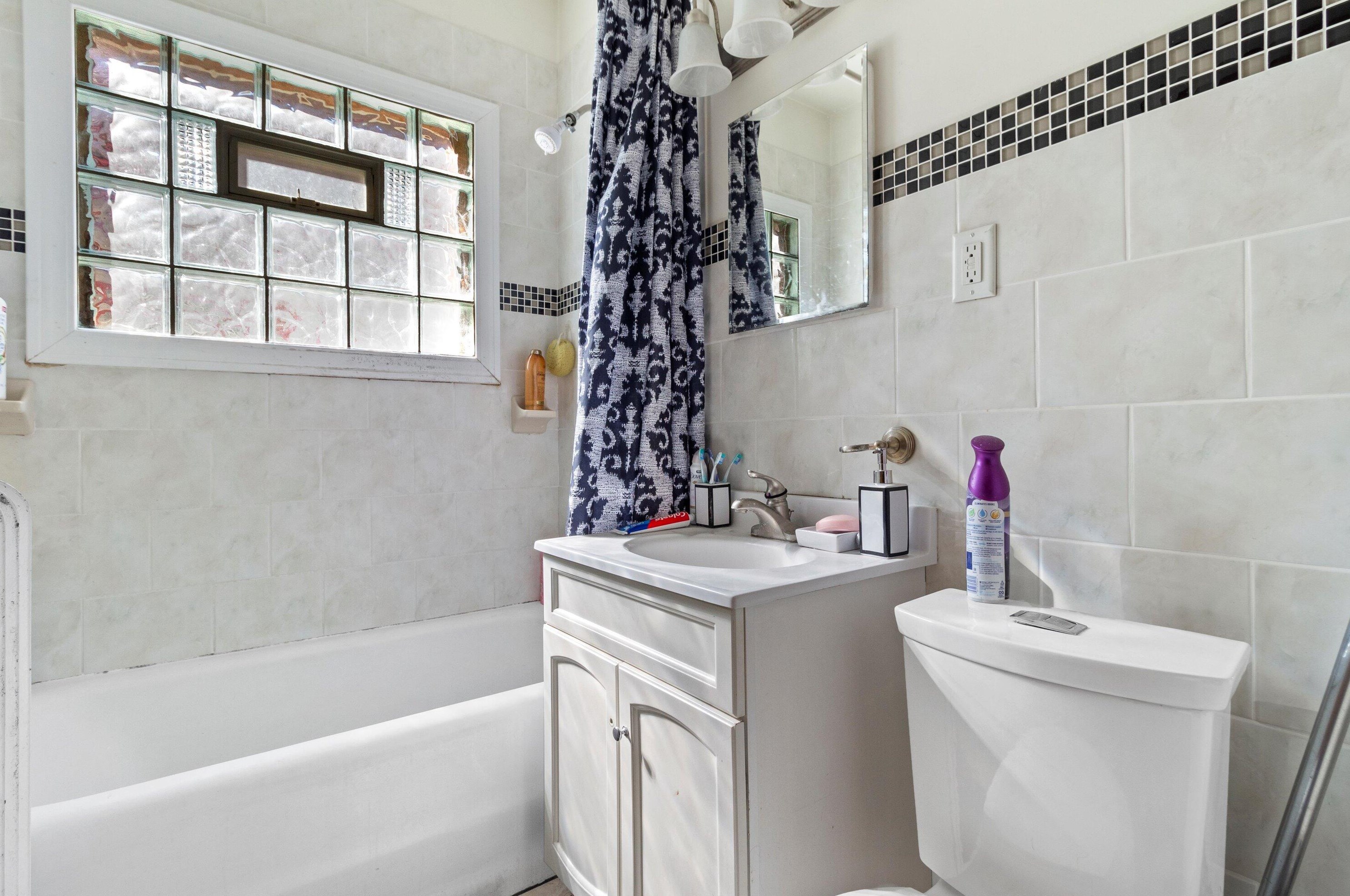 2203 35, Milwaukee WI 53215-2306 exterior