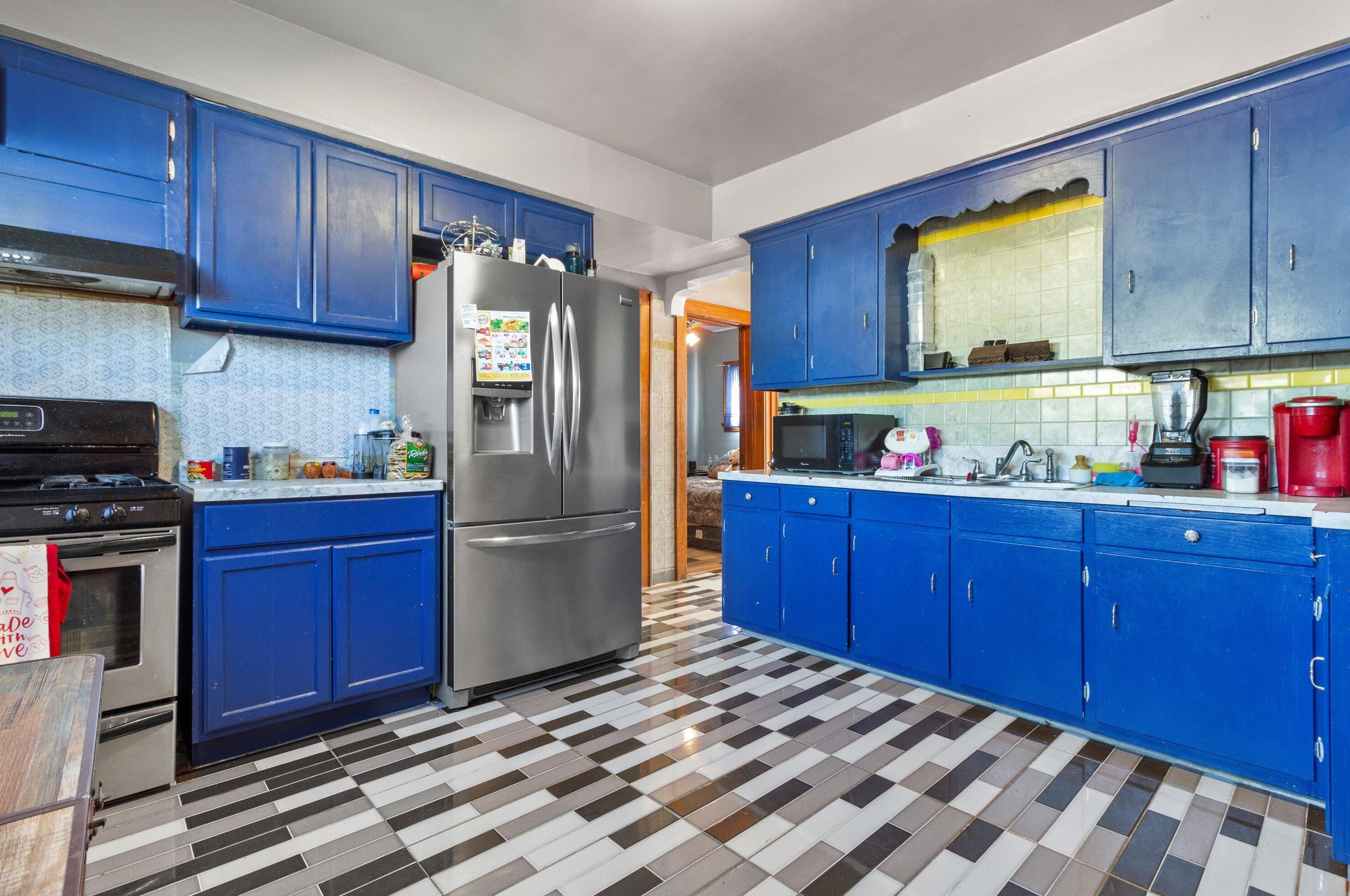 2203 35, Milwaukee WI 53215-2306 exterior