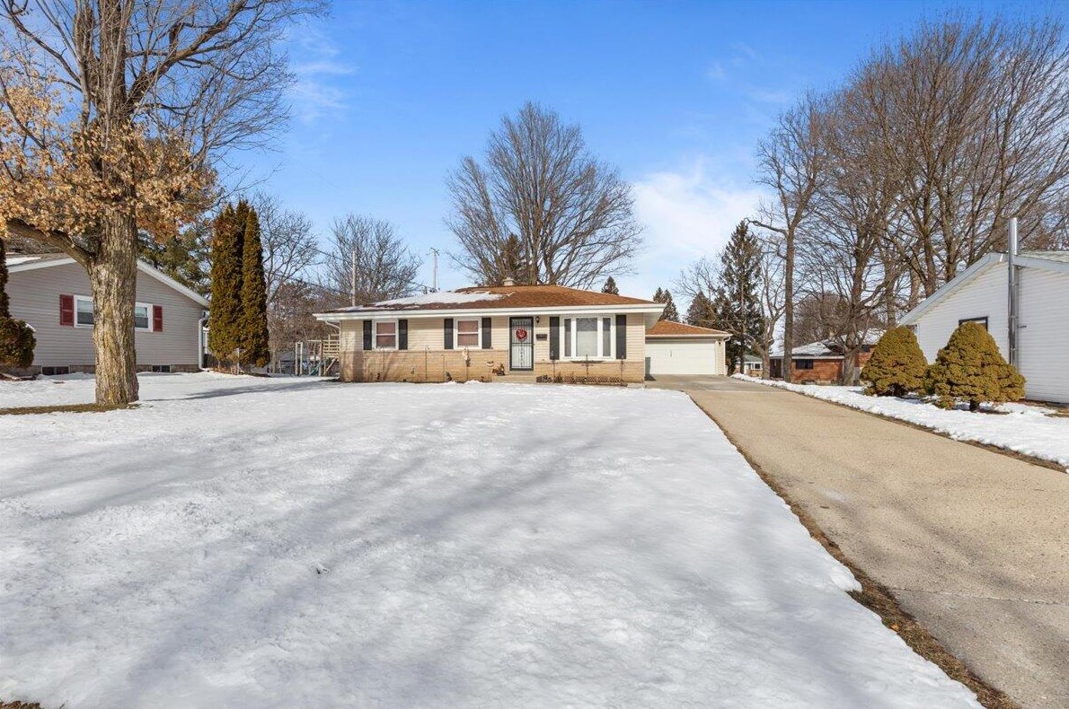1028 Adams St, West Bend, WI 53090-1402
