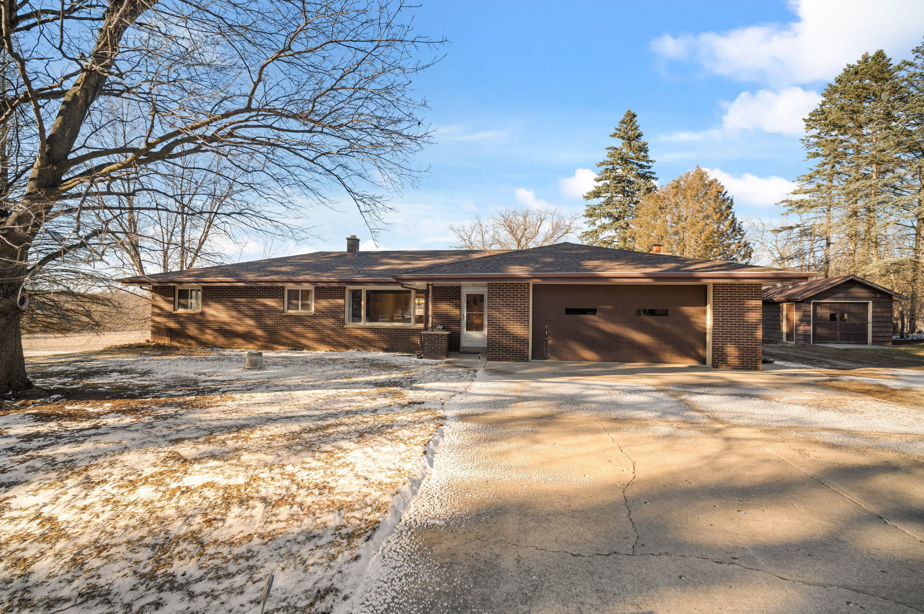 4408 Pleasant Valley Rd, Grafton, WI 53024-9415