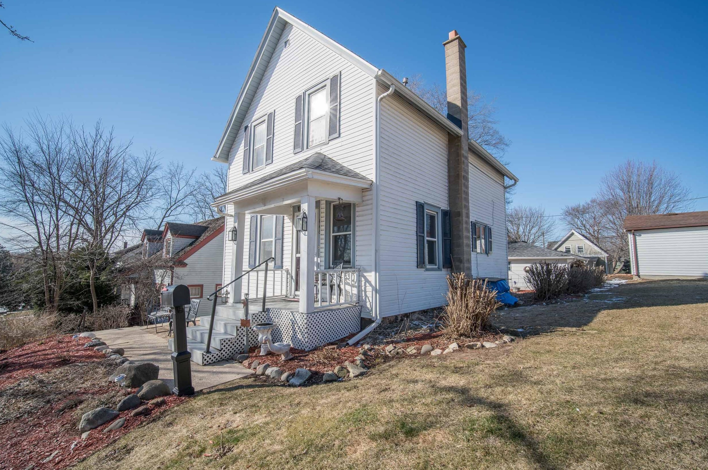 446 9th Ave, West Bend, WI 53090-2402