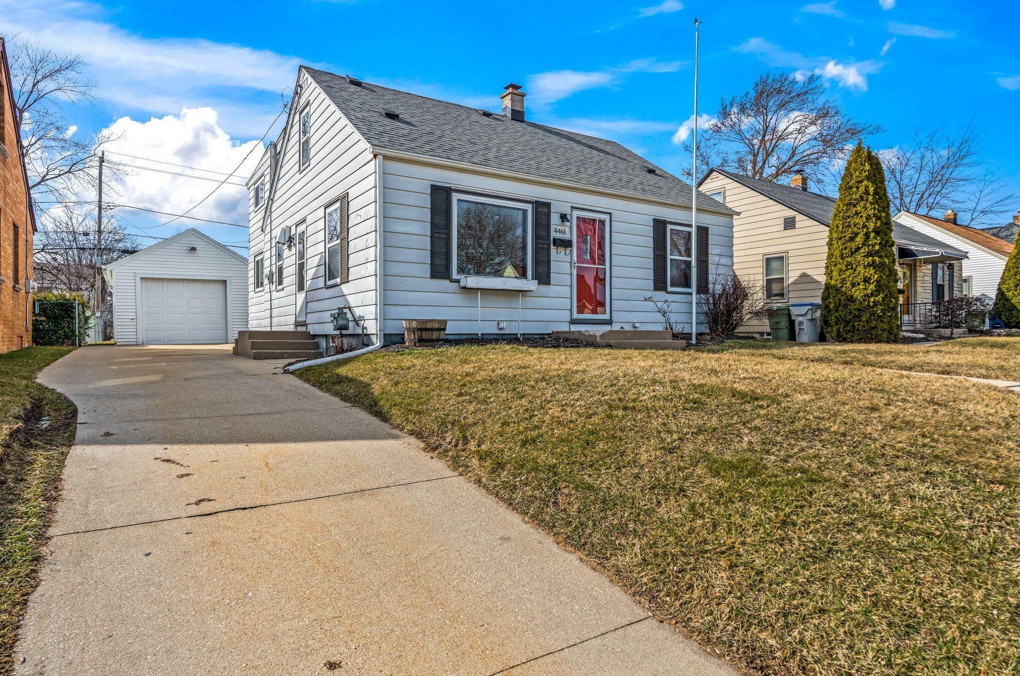 4461 Lenox St, Milwaukee, WI 53207-5241