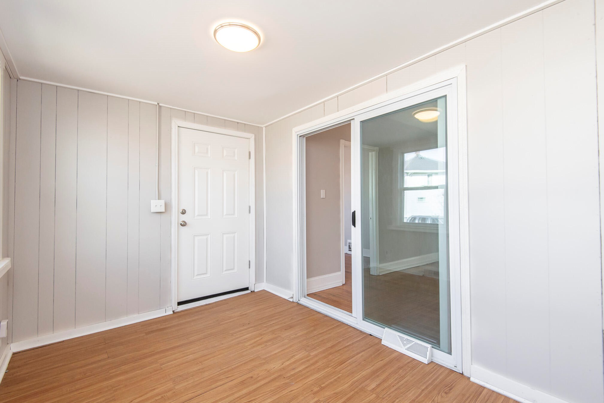 1829 Holmes Ave, Racine WI  53403-2332 exterior