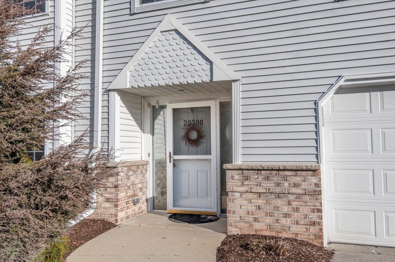 20300 Terrace Dr, Brookfield, WI 53045-3587