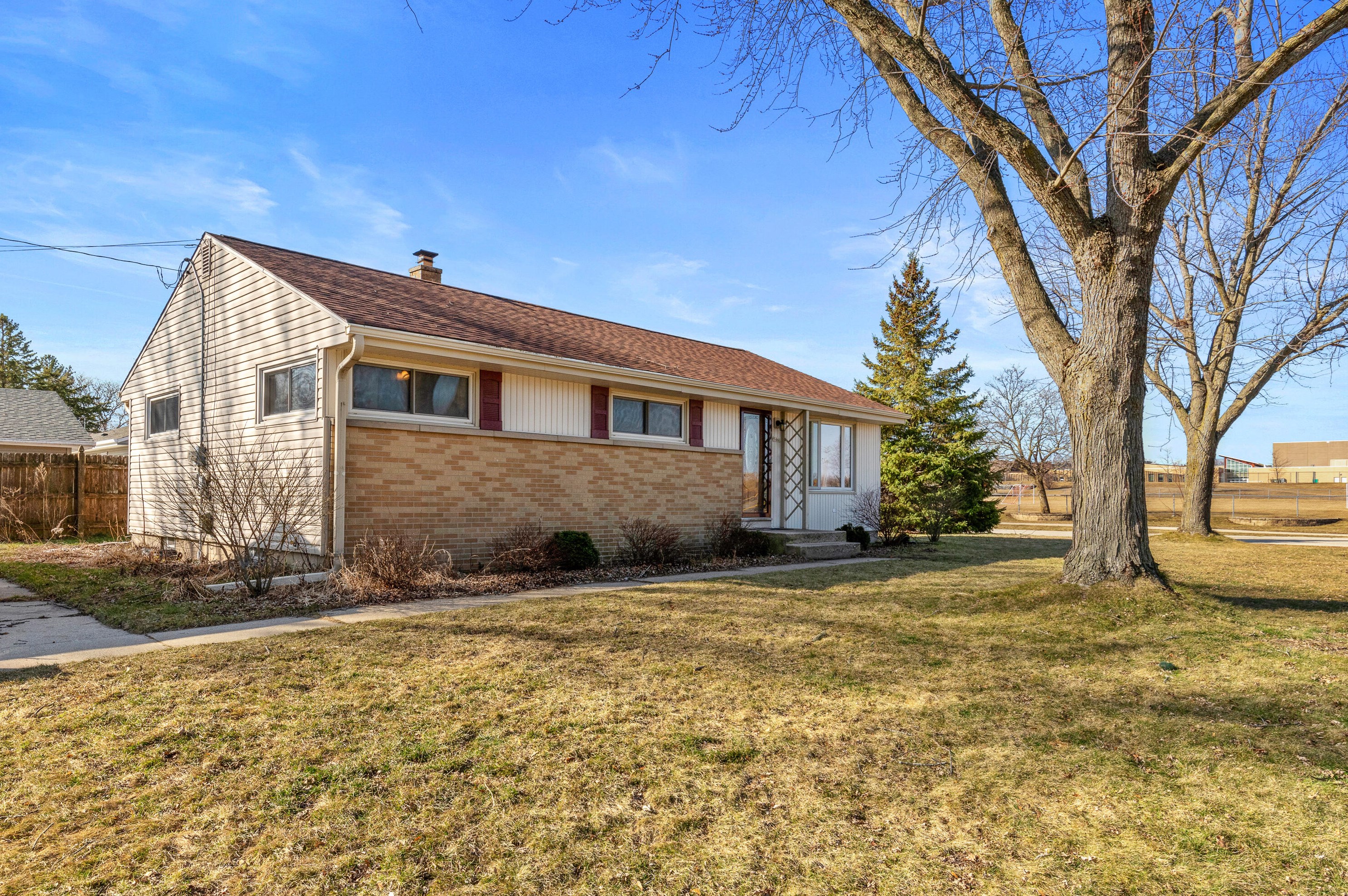 5441 Churchill Ln, Milwaukee, WI 53223-3546