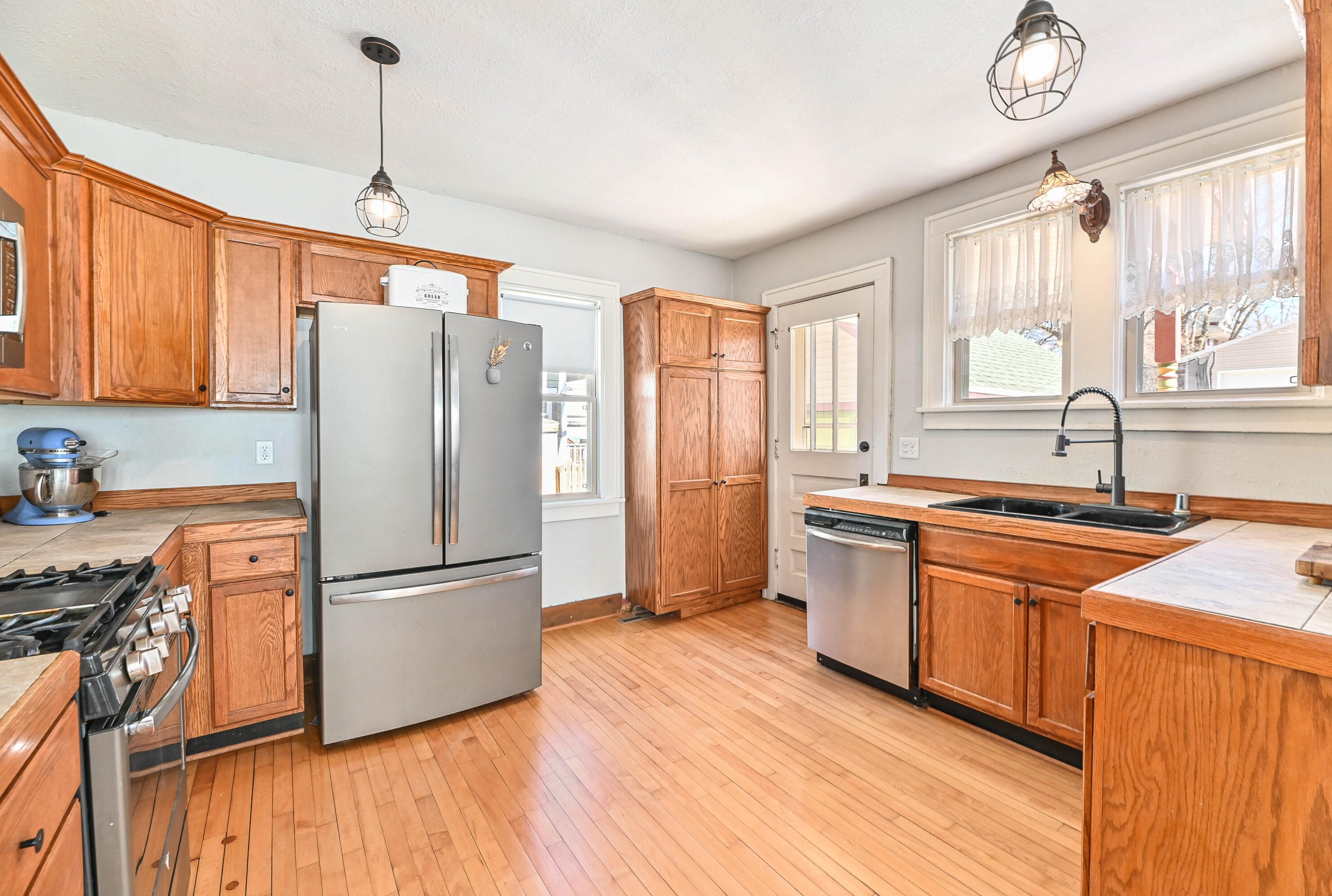 511 Bethesda Ct, Waukesha, WI 53186-4577
