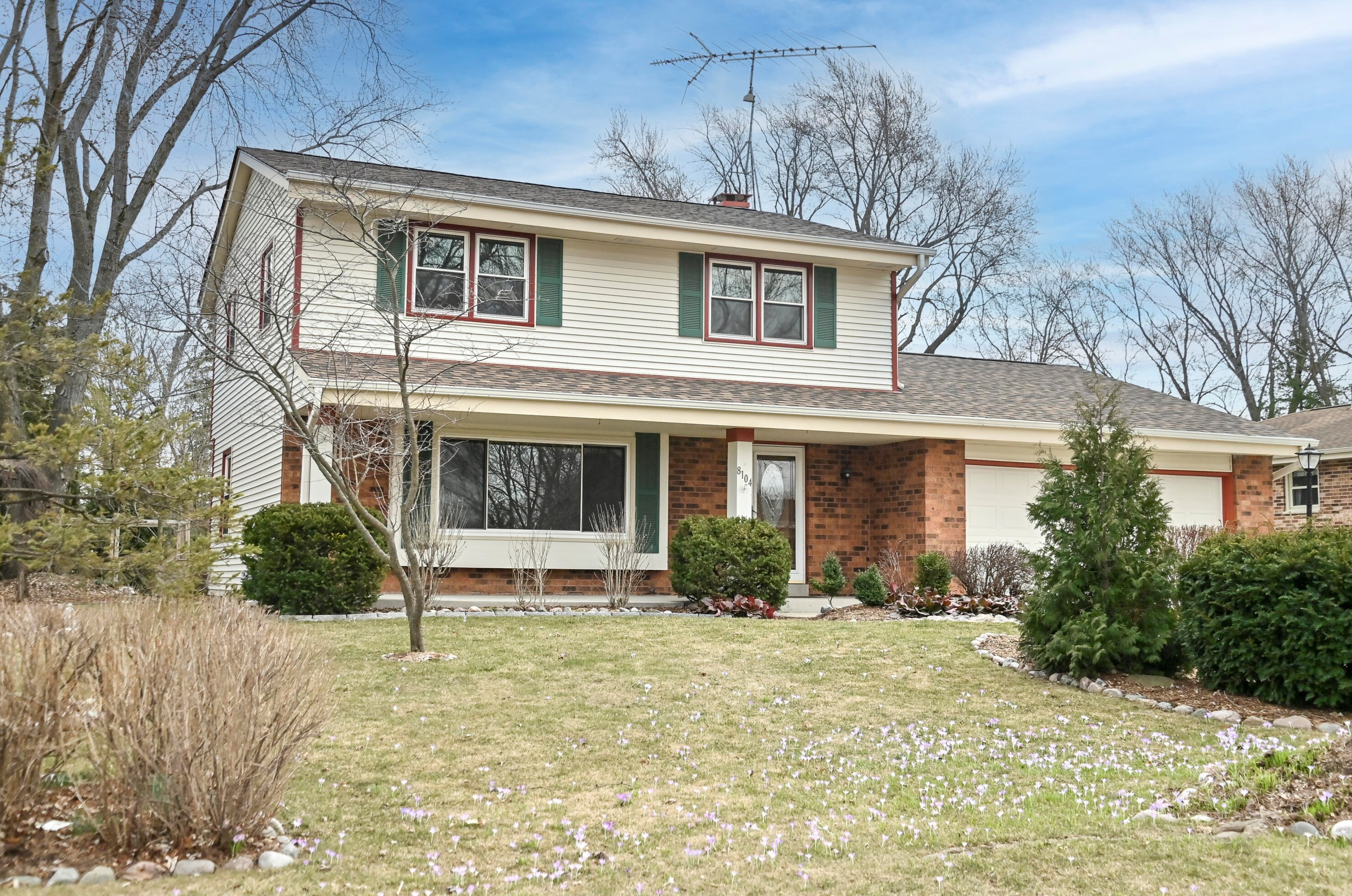 8104 77th St, Hales Corners, WI 53132-8901