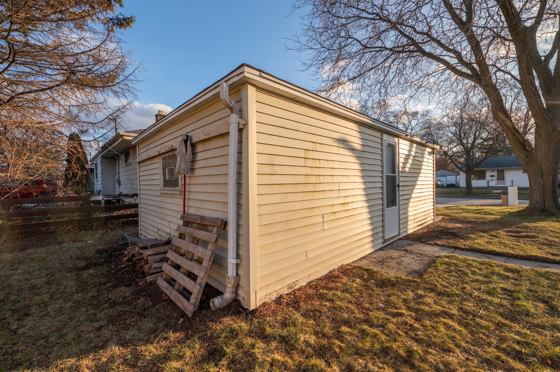 6286 Joyce Ave, Milwaukee WI  53225-1924 exterior