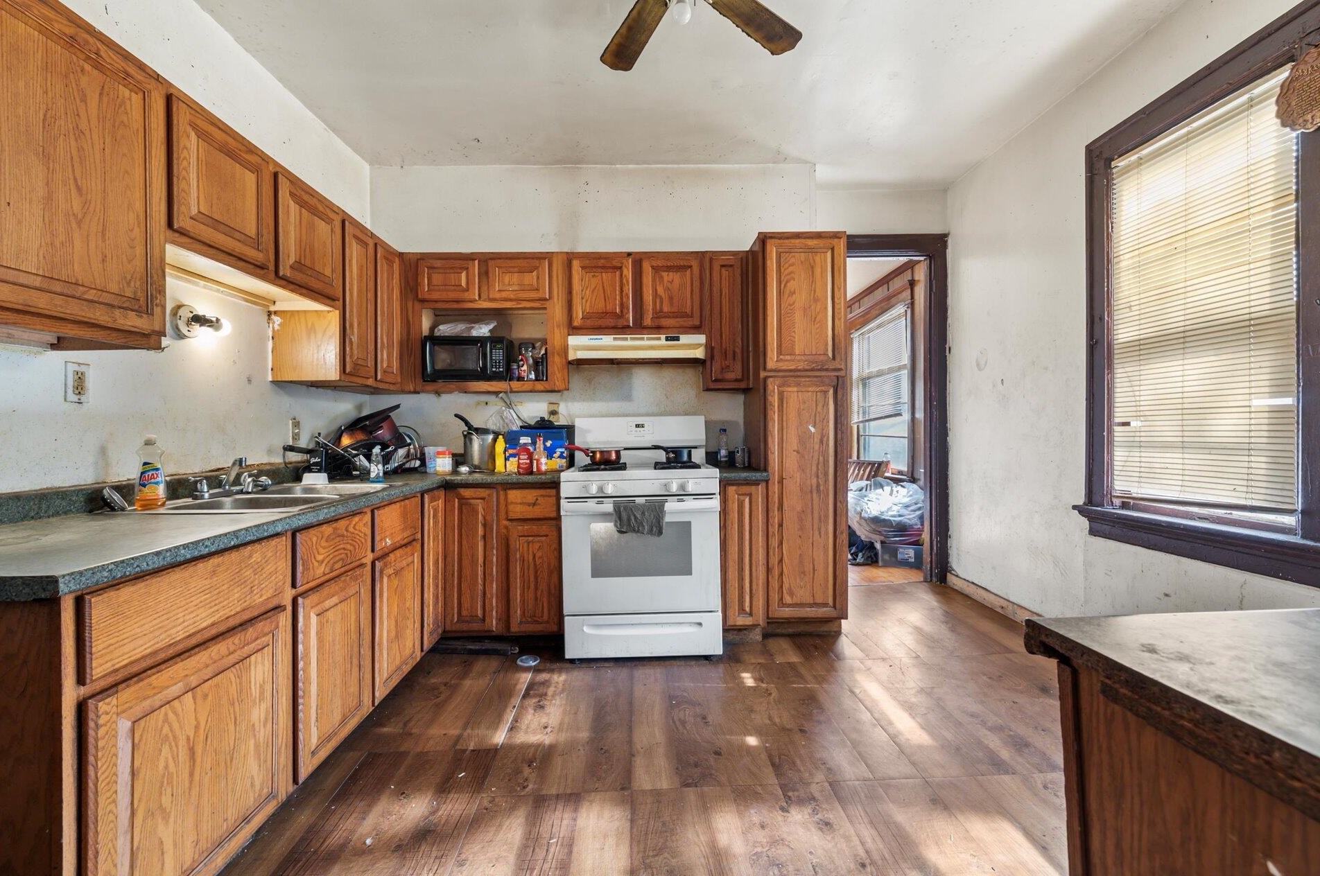 3251 11th St, Milwaukee WI  53215-4735 exterior