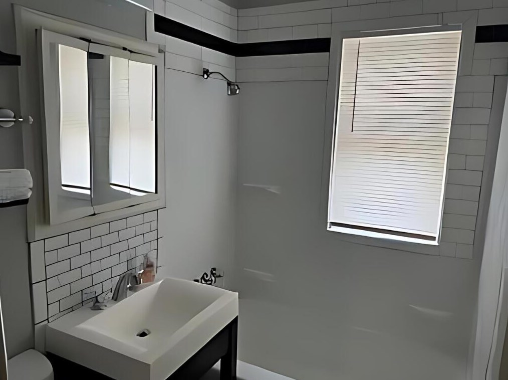 1846 Warren Ave, Milwaukee WI  53202-1639 exterior