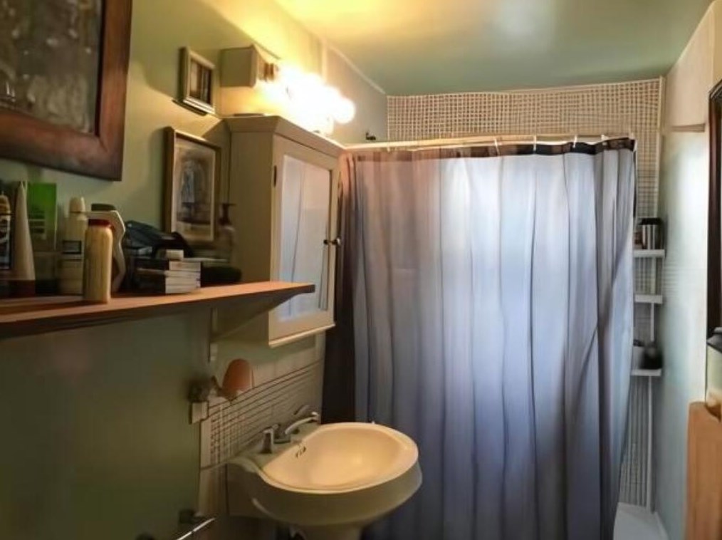 1846 Warren Ave, Milwaukee WI  53202-1639 exterior