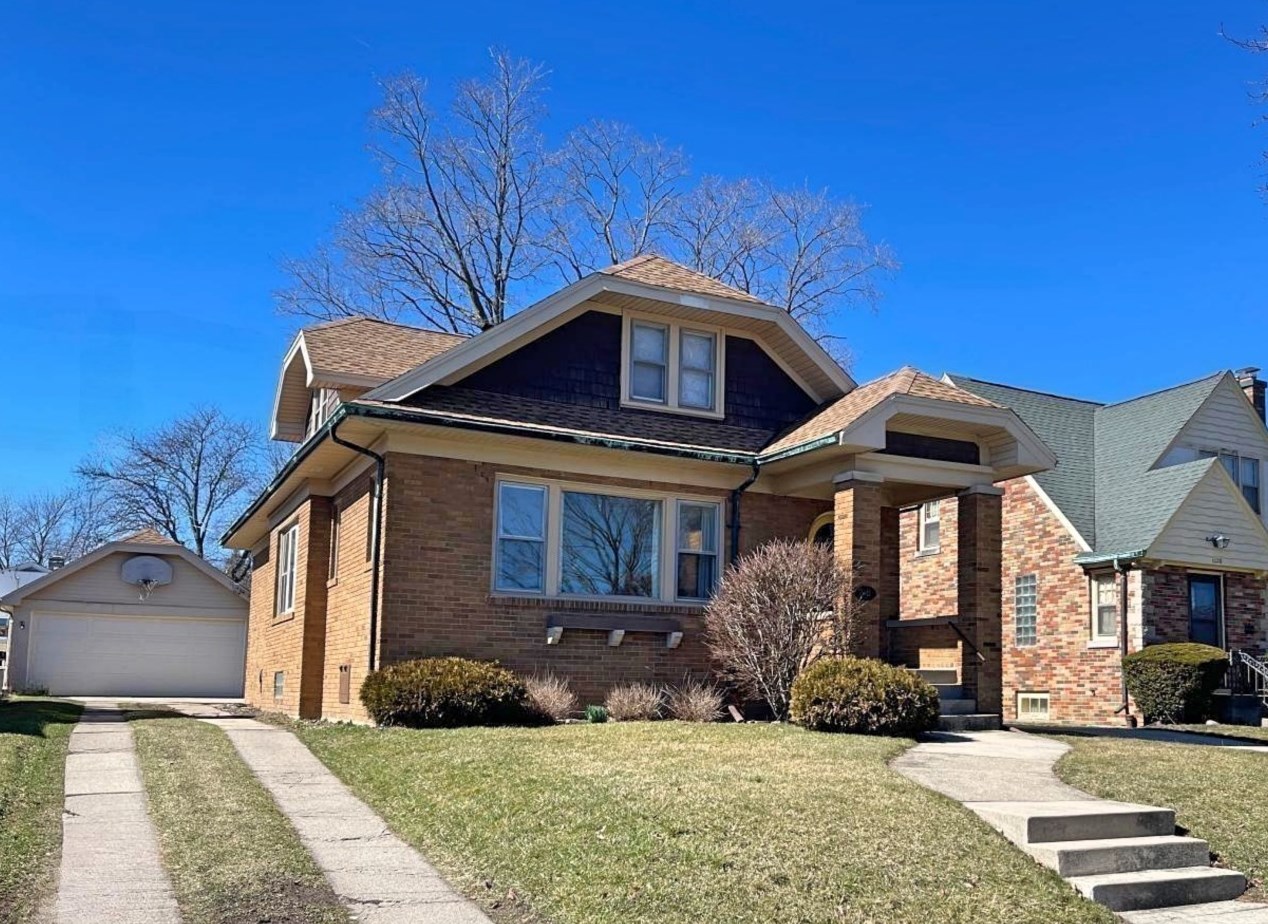 1032 Russet St, Racine, WI 53405-2364