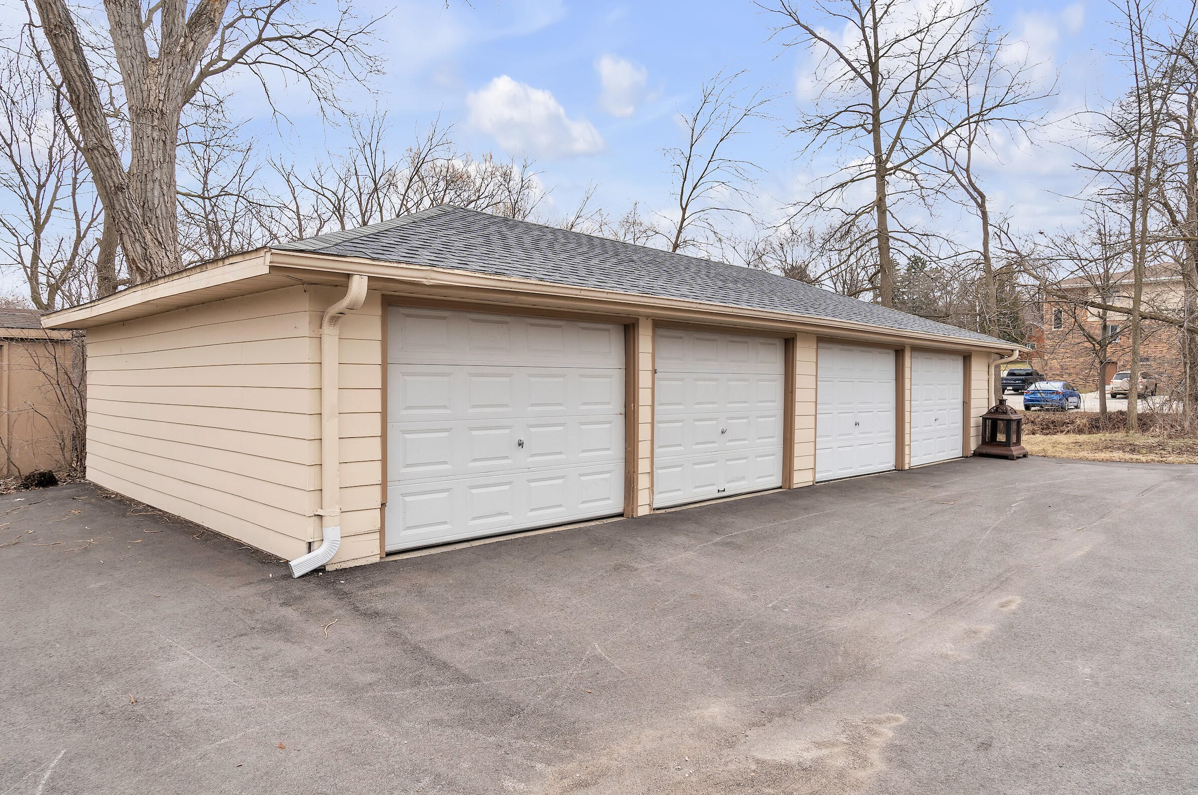 232 Clark St, Pewaukee WI exterior