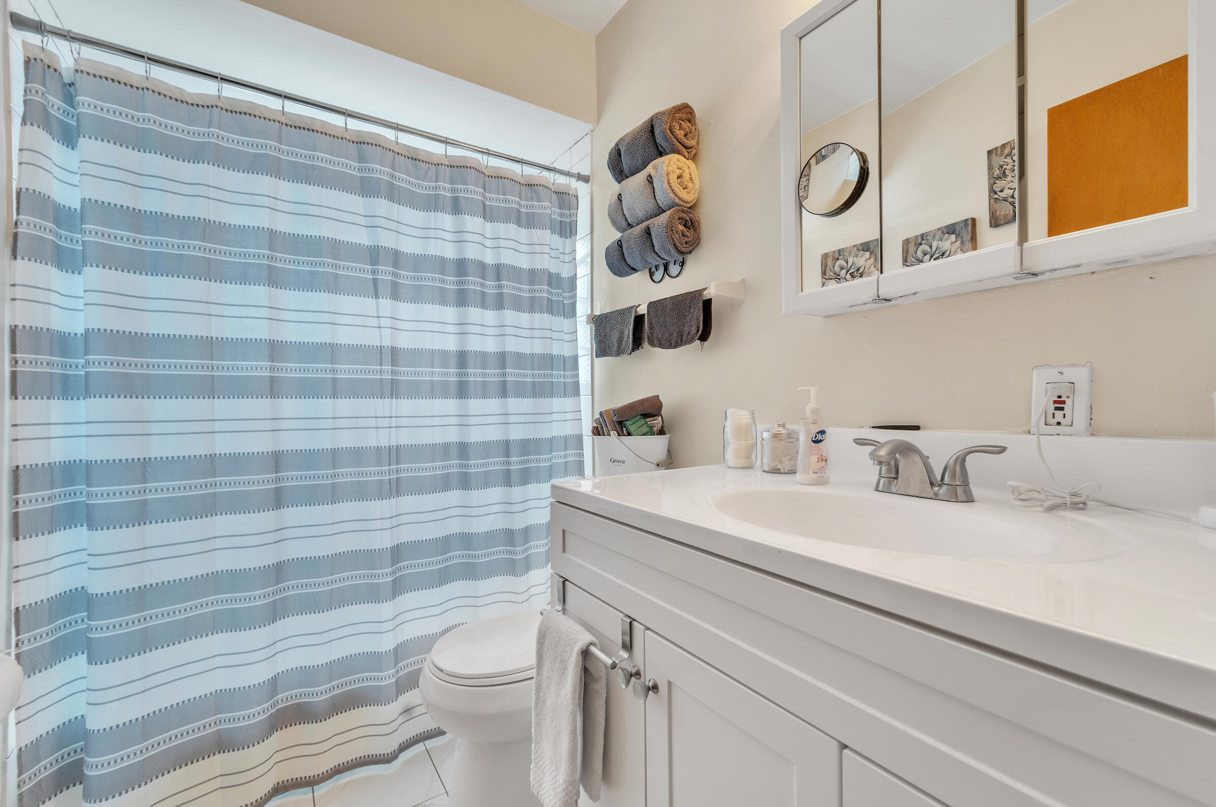 232 Clark St, Pewaukee WI exterior