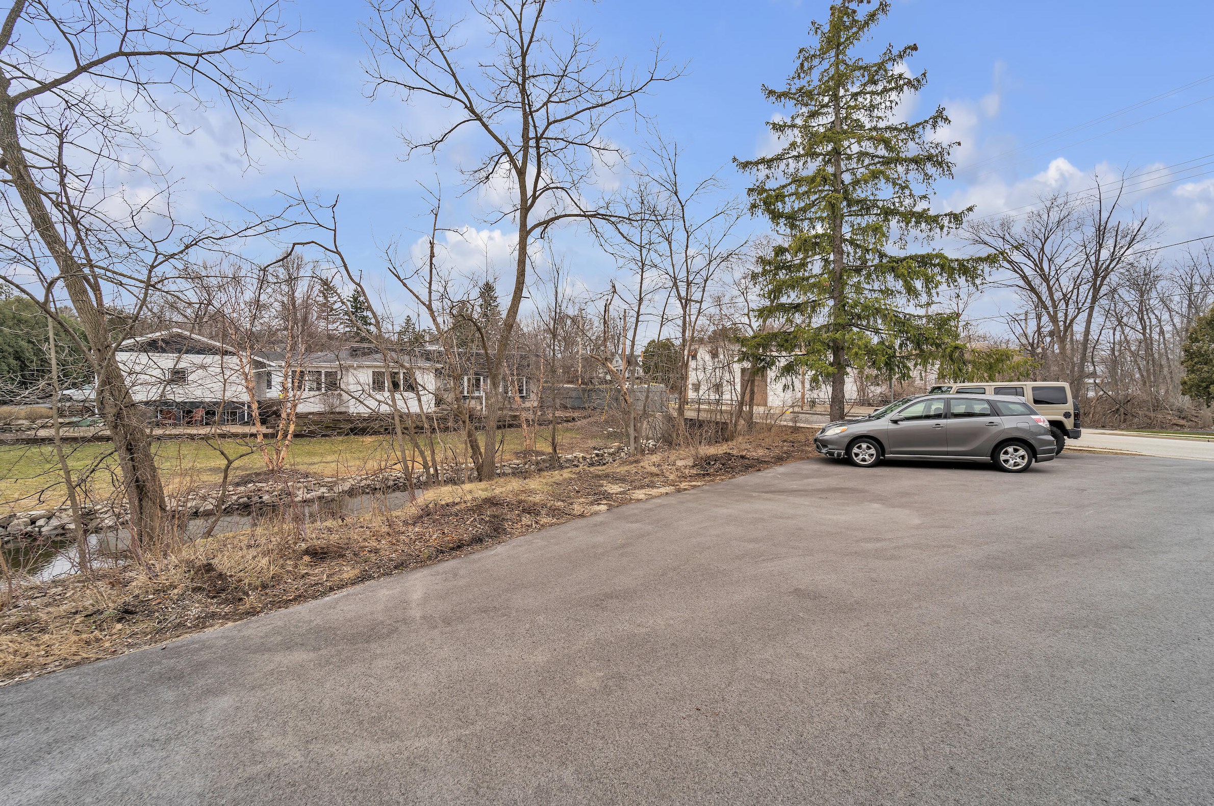 232 Clark St, Pewaukee WI exterior