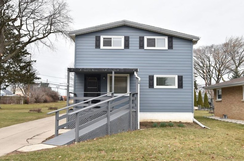 3646 Iona Ter, Cudahy, WI 53110-2716