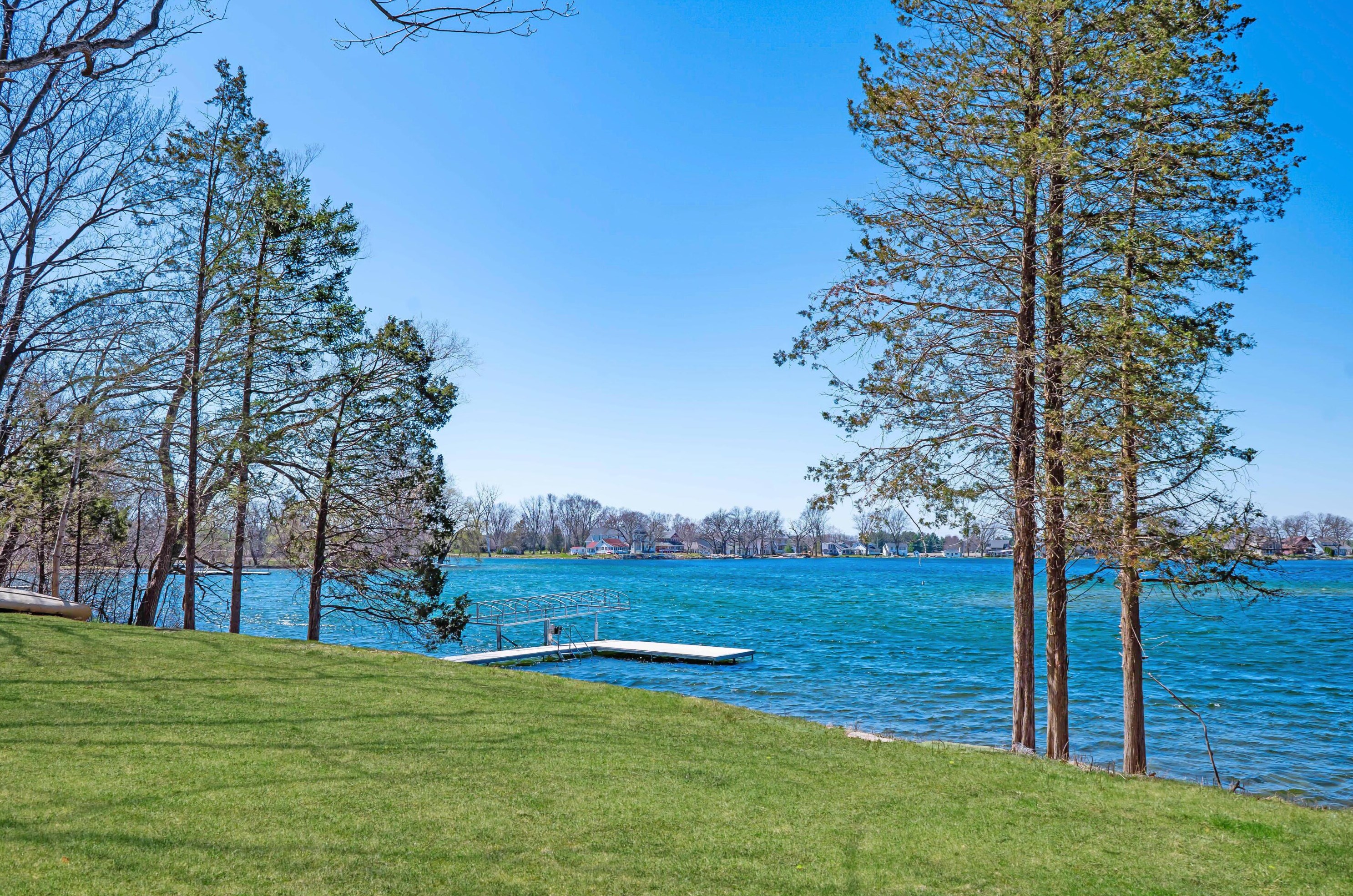 907 N Genesee Woods Dr, Oconomowoc, WI 53066