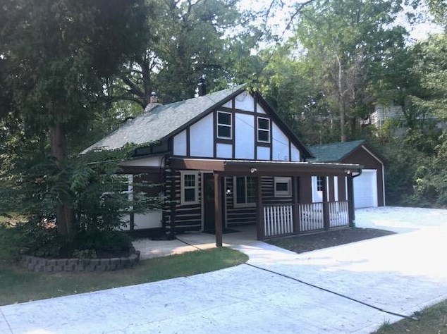 4318 Golf Dr, Waterford, WI 53185