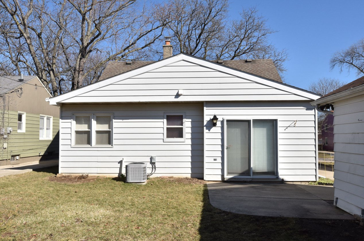 3465 96th St, Milwaukee WI  53222-3447 exterior