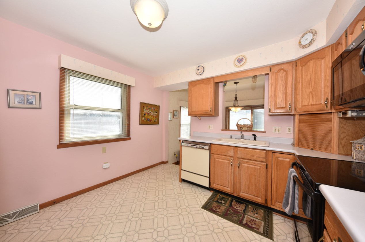 3465 96th St, Milwaukee WI  53222-3447 exterior