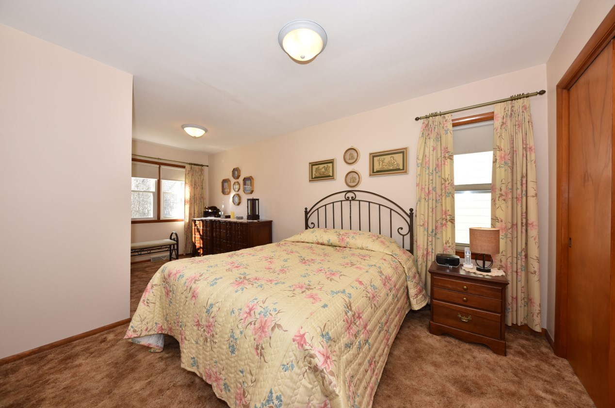 3465 96th St, Milwaukee WI  53222-3447 exterior