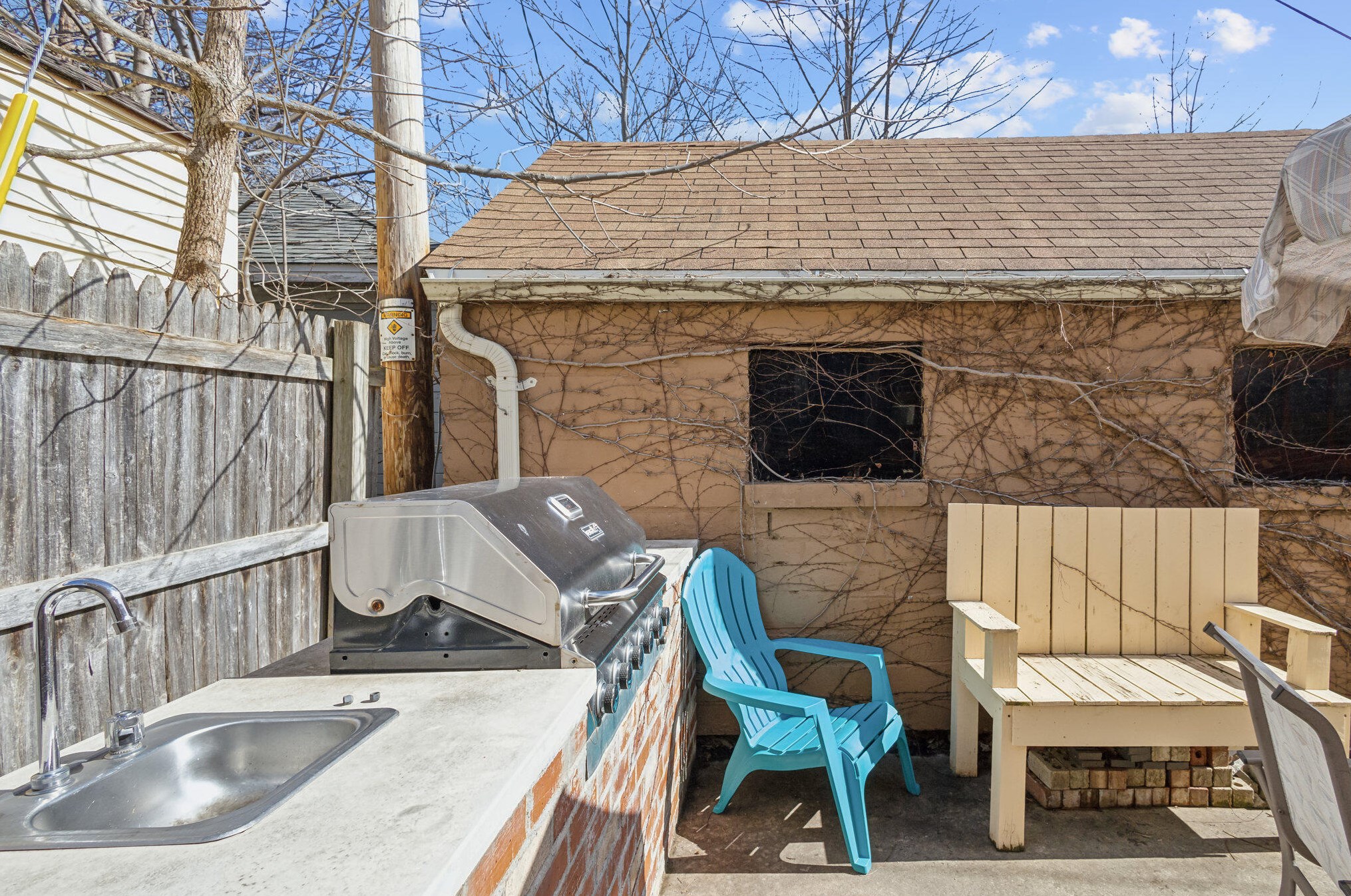 2027 Grange Ave, Racine WI  53403-4228 exterior