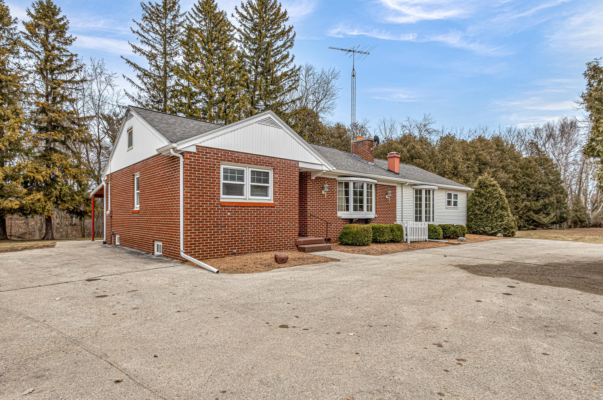 2761 Fricke Dr, Manitowoc, WI 54220