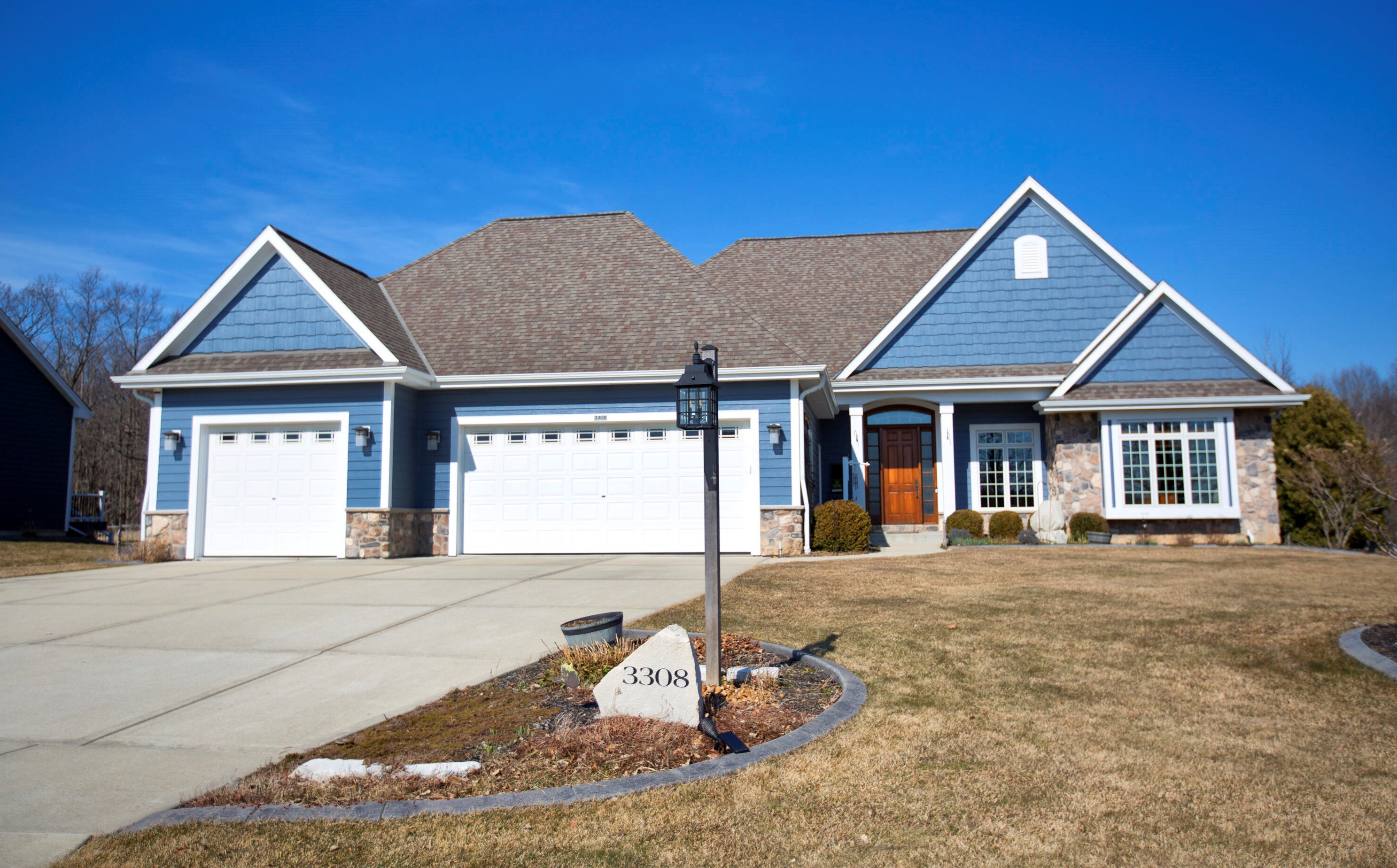 3308 Hidden Oaks Dr, Hales Corners, WI 53132-6904