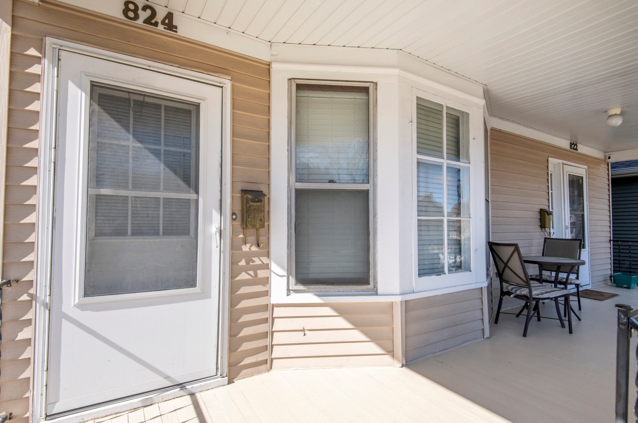 822 Hayes Ave, Racine, WI 53405-2548