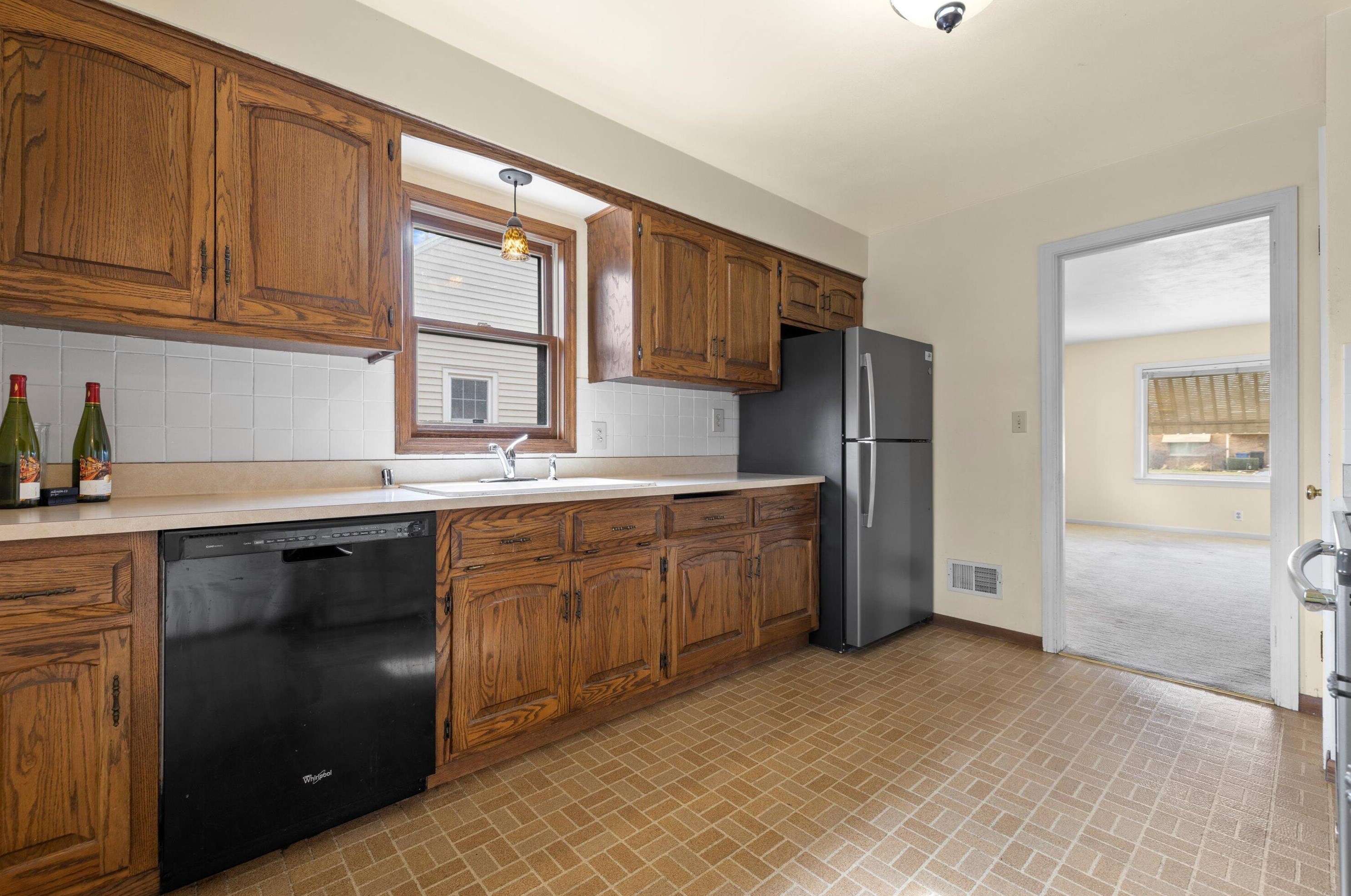 1111 Indiana St, Racine, WI 53405-2726
