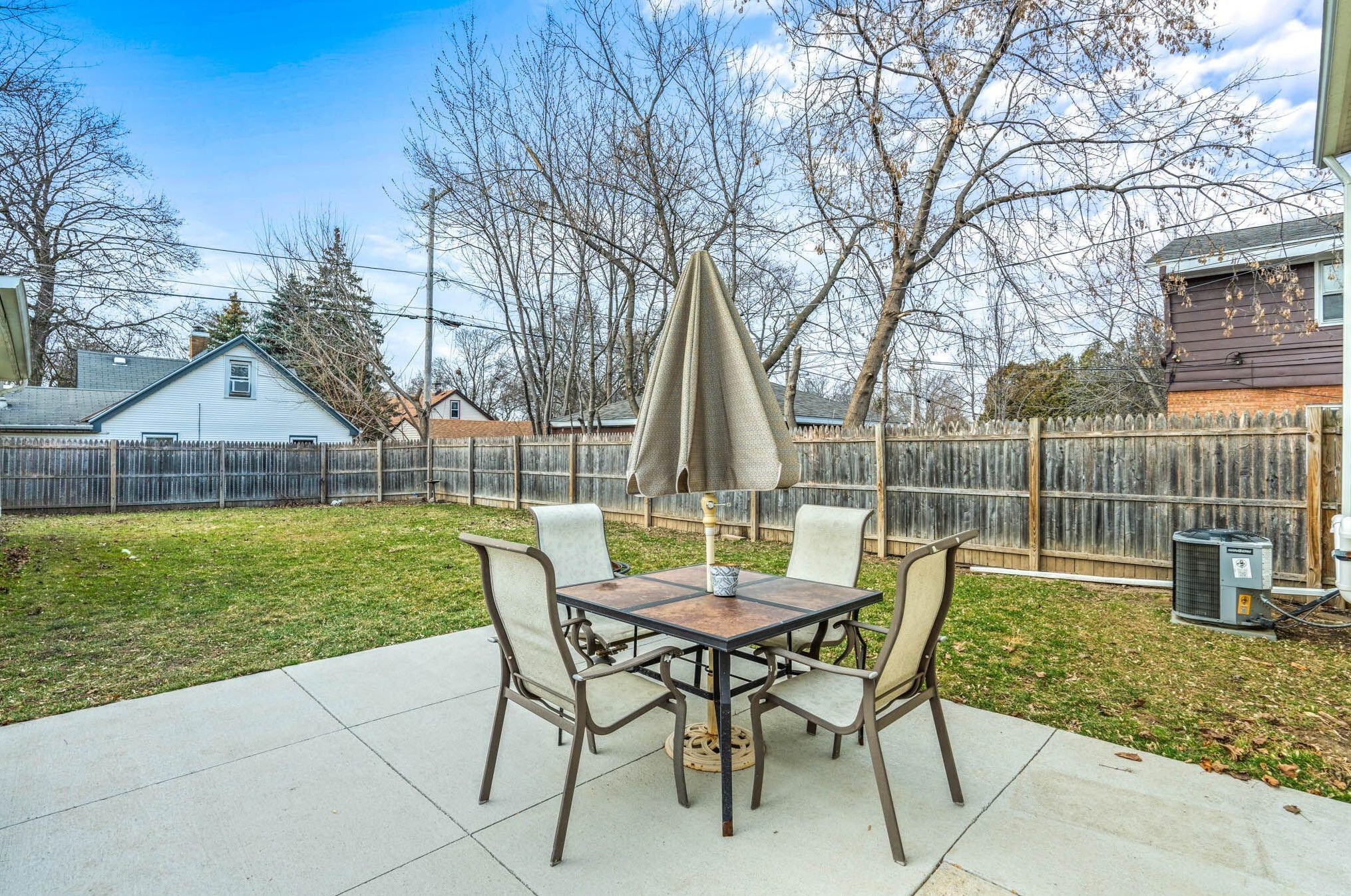 3711 89th St, Milwaukee, WI 53228-1601