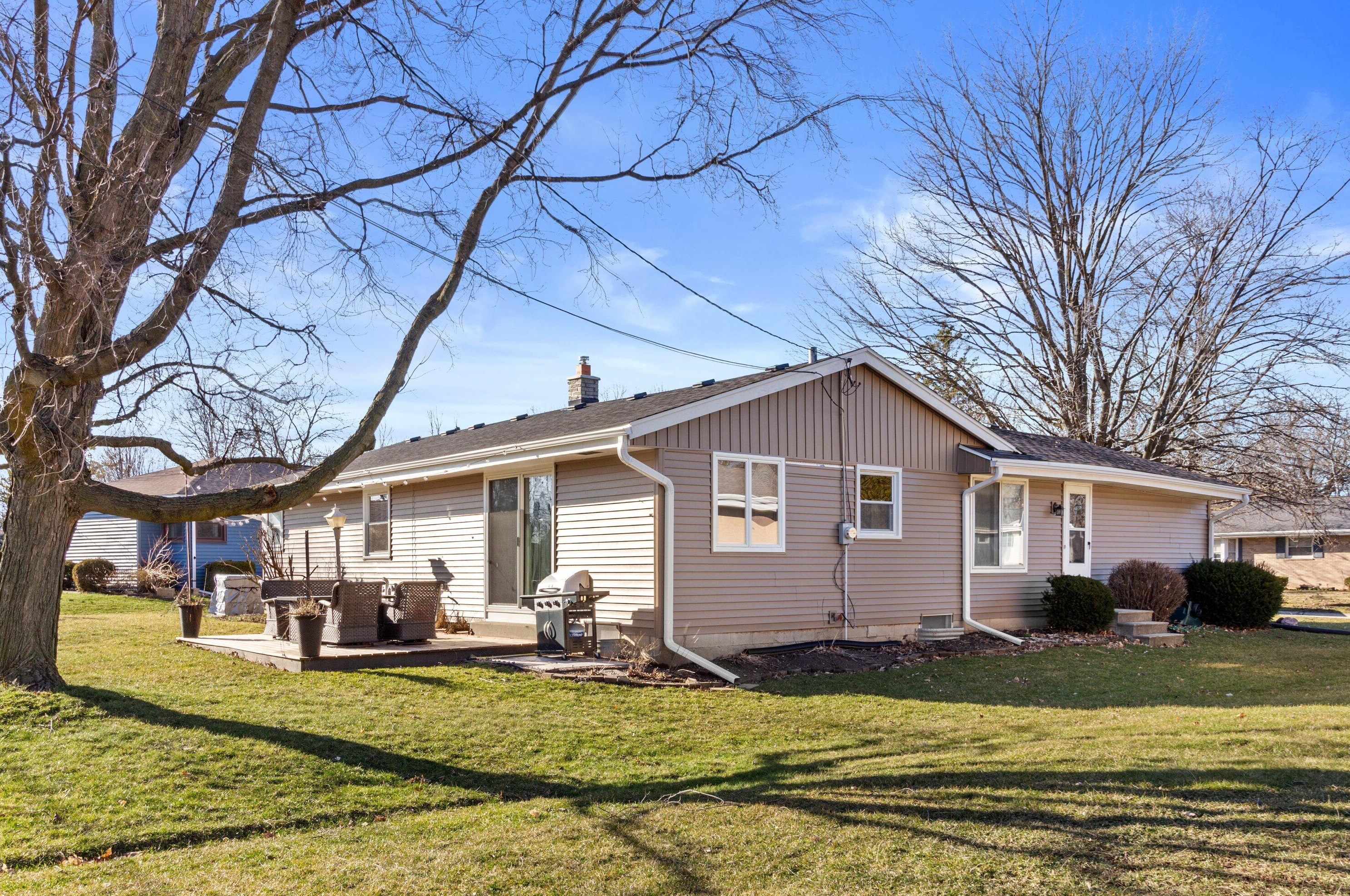 5229 Lakeside Dr, Greendale, WI 53129-1924