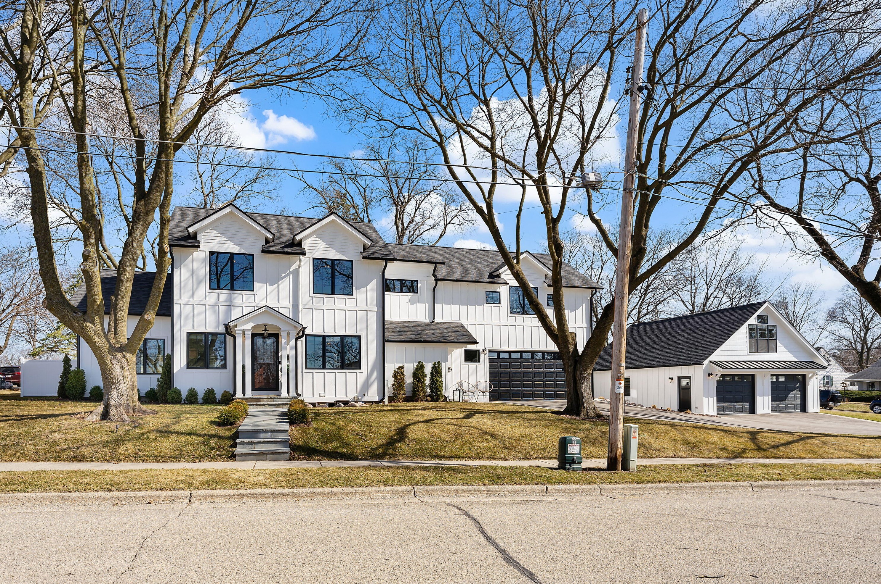 137 East St, Lake Geneva, WI 53147