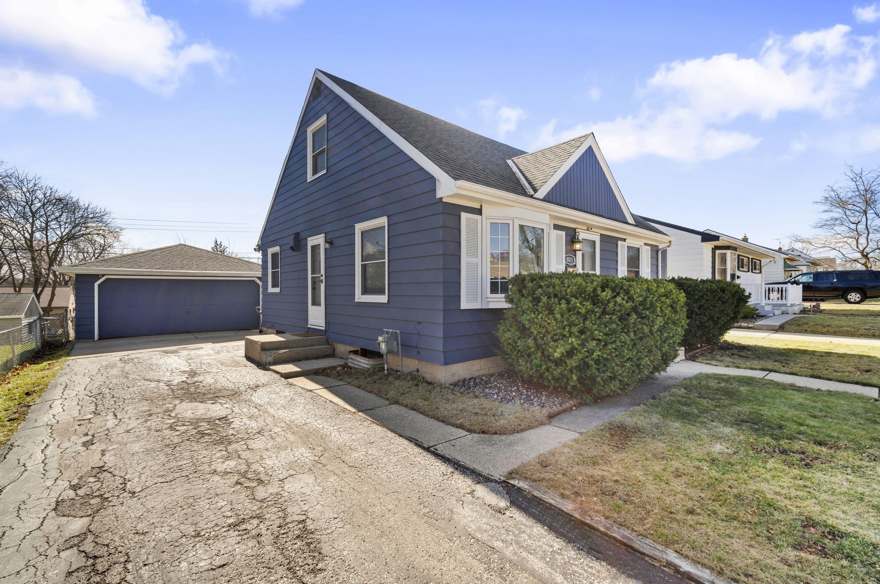 8011 Kathryn Ave, Milwaukee WI  53218-3638 exterior