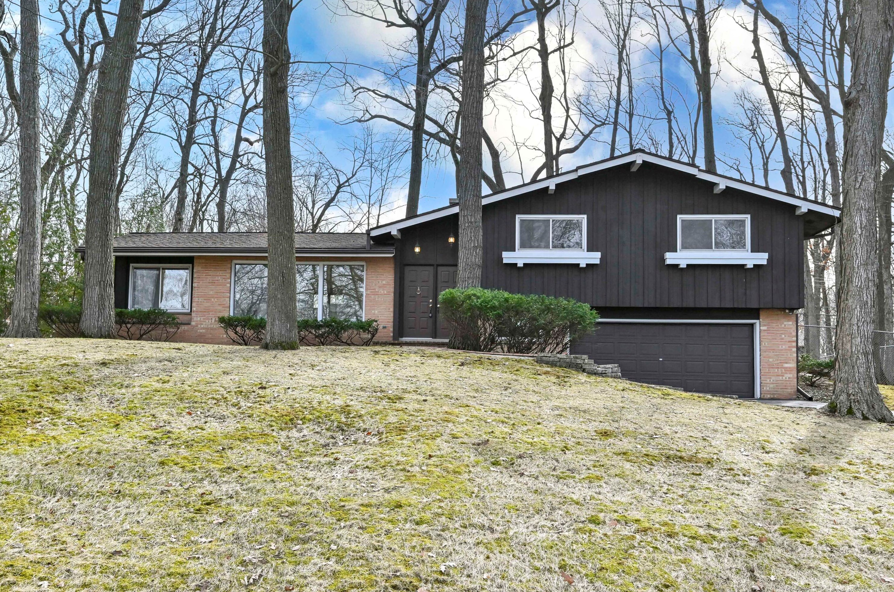17925 Royalcrest Dr, Brookfield, WI 53045