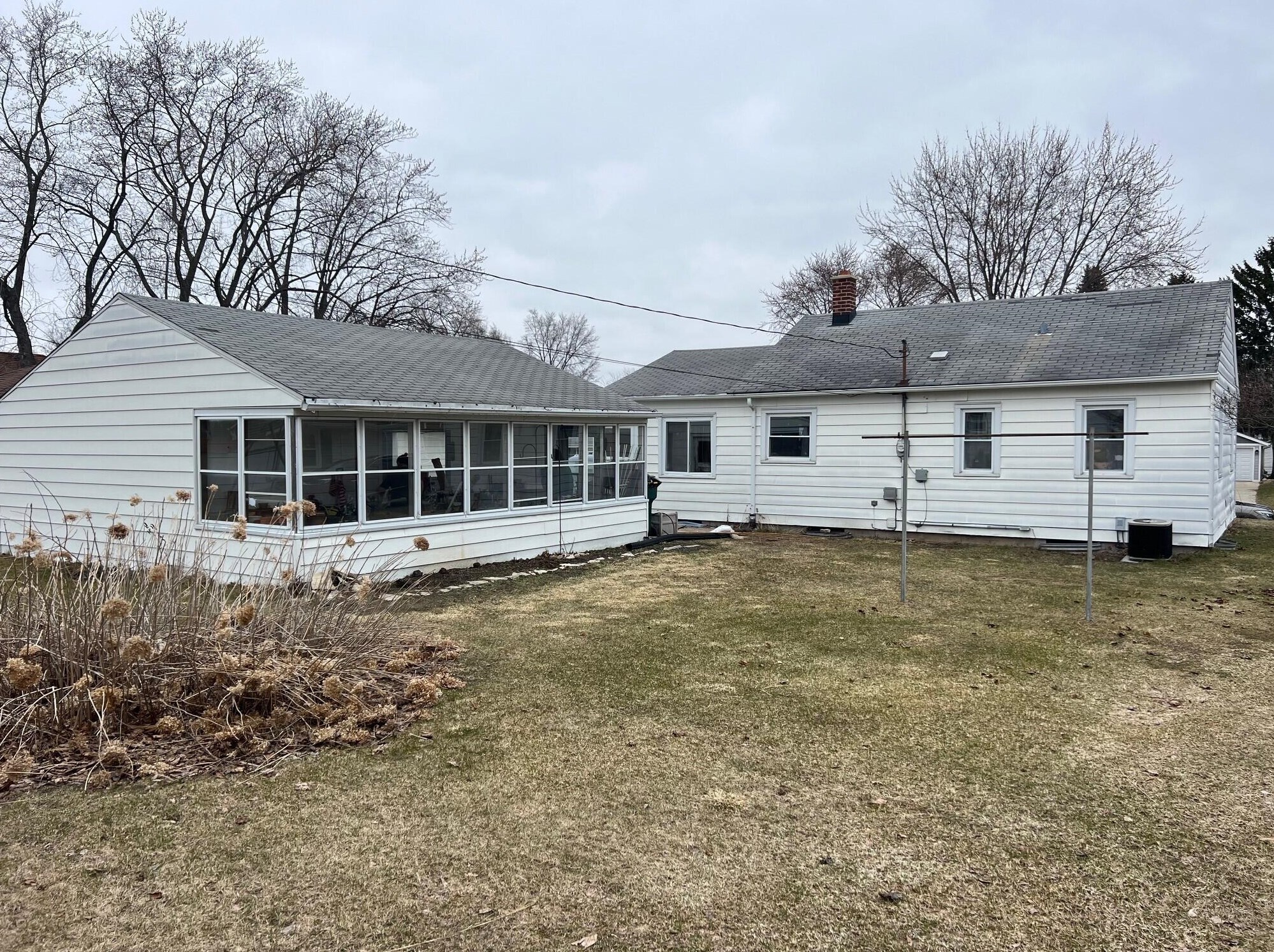 712 Pennsylvania Ave, West Bend, WI 53095-4142
