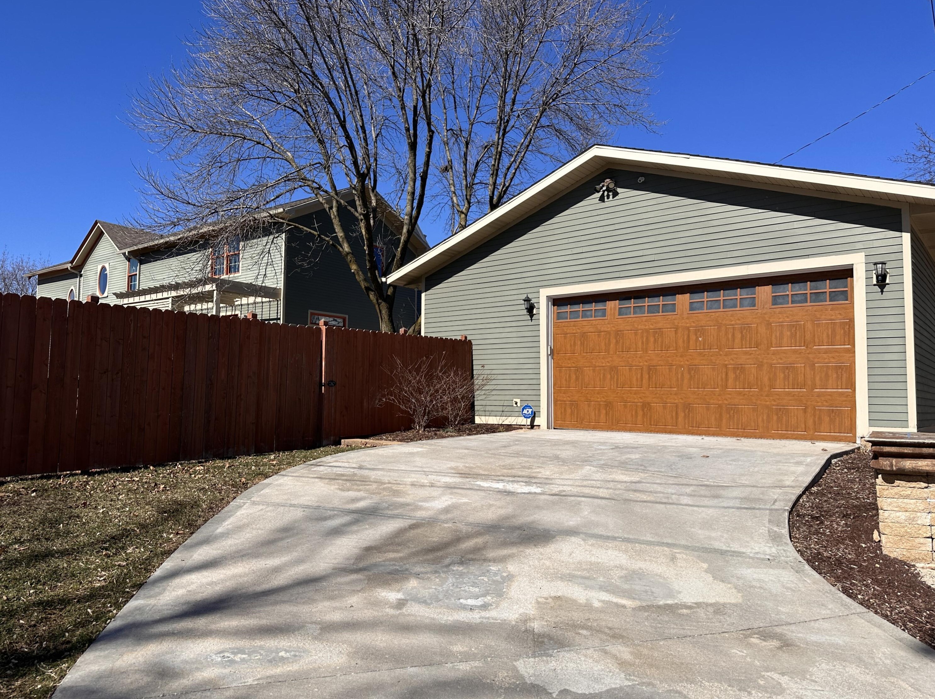 2136 Palmer St, Milwaukee WI  53212-3220 exterior