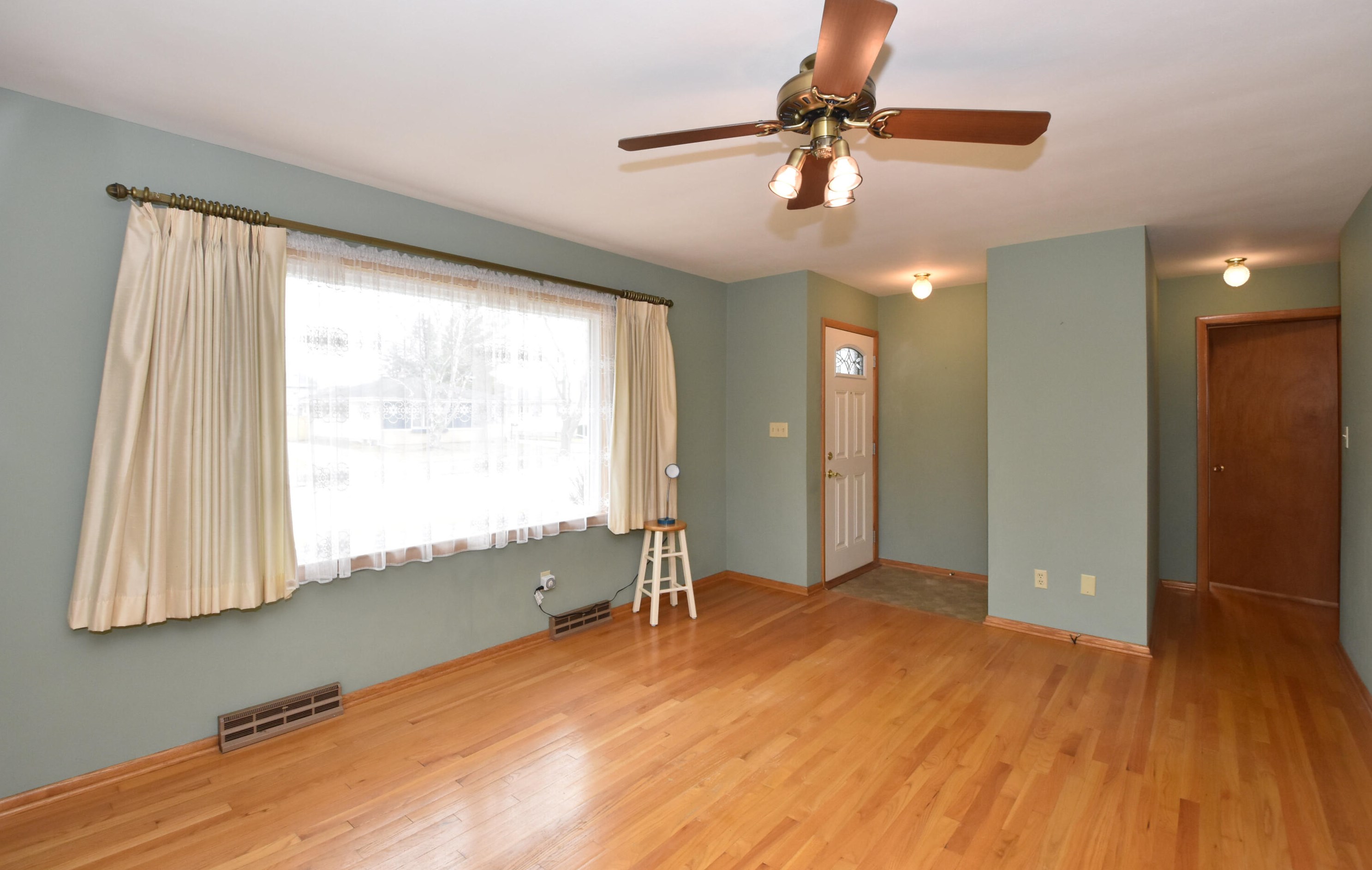 2812 Orchard St, Racine, WI 53405-4431