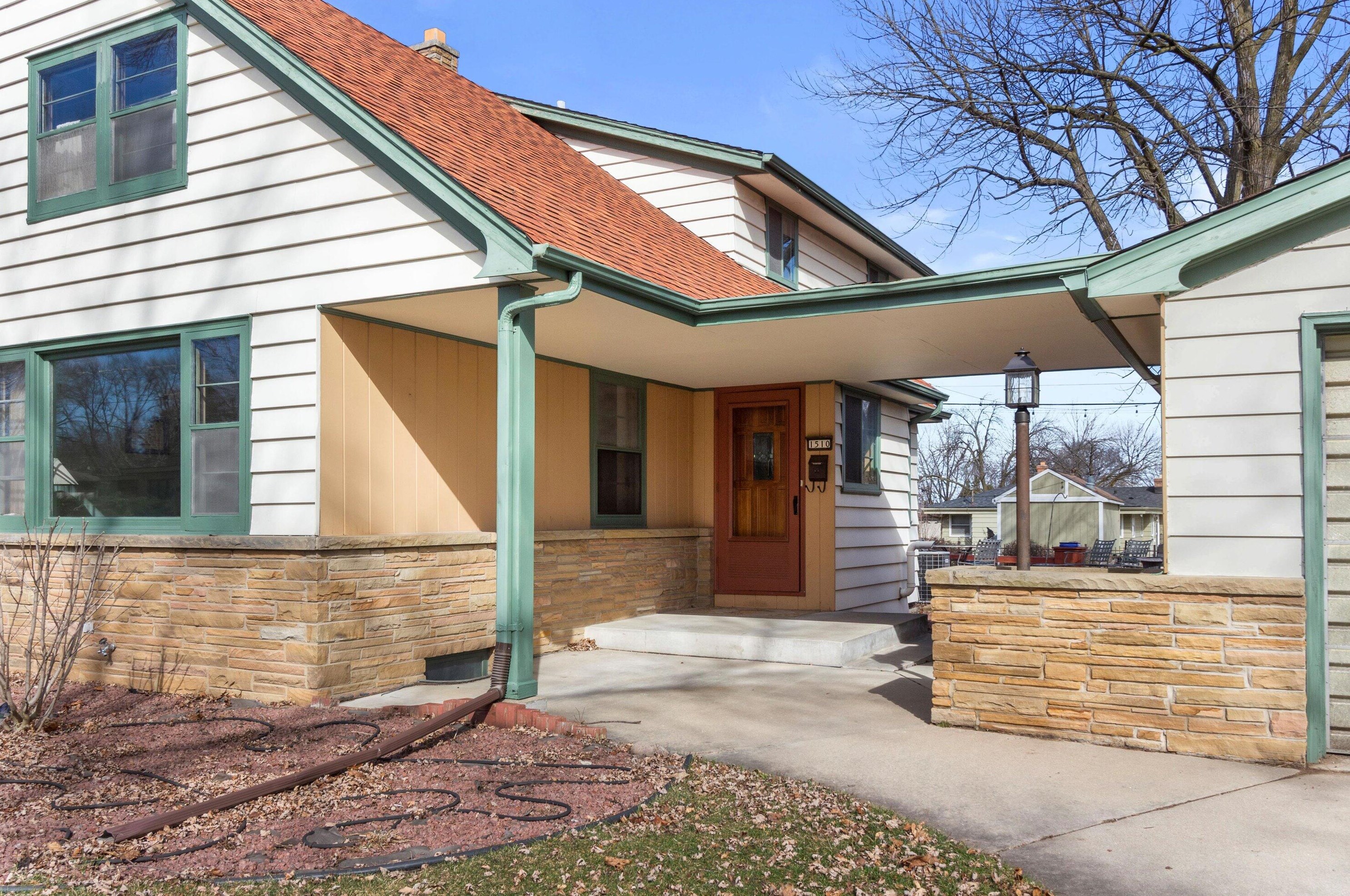 1510 Mallory Ave, Milwaukee, WI 53221-4340