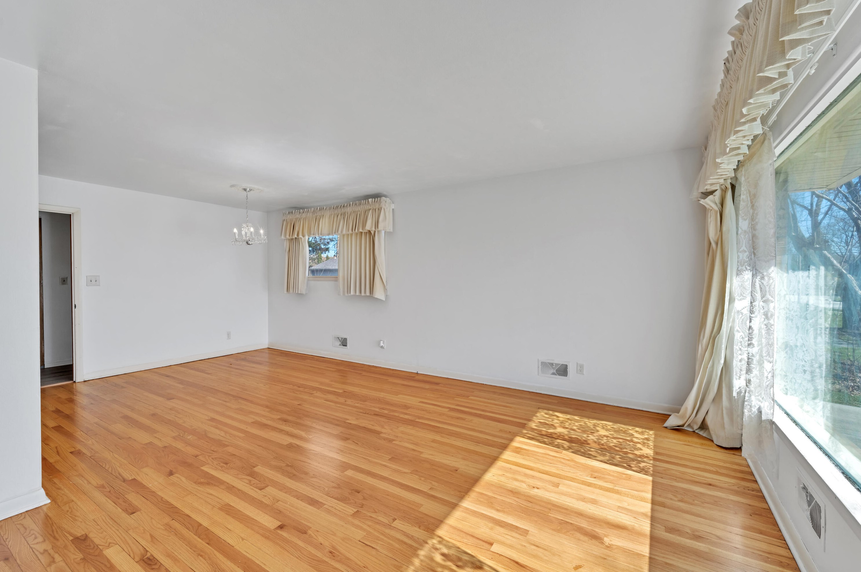 11050 Mount Vernon Ave, Milwaukee WI  53226-4136 exterior