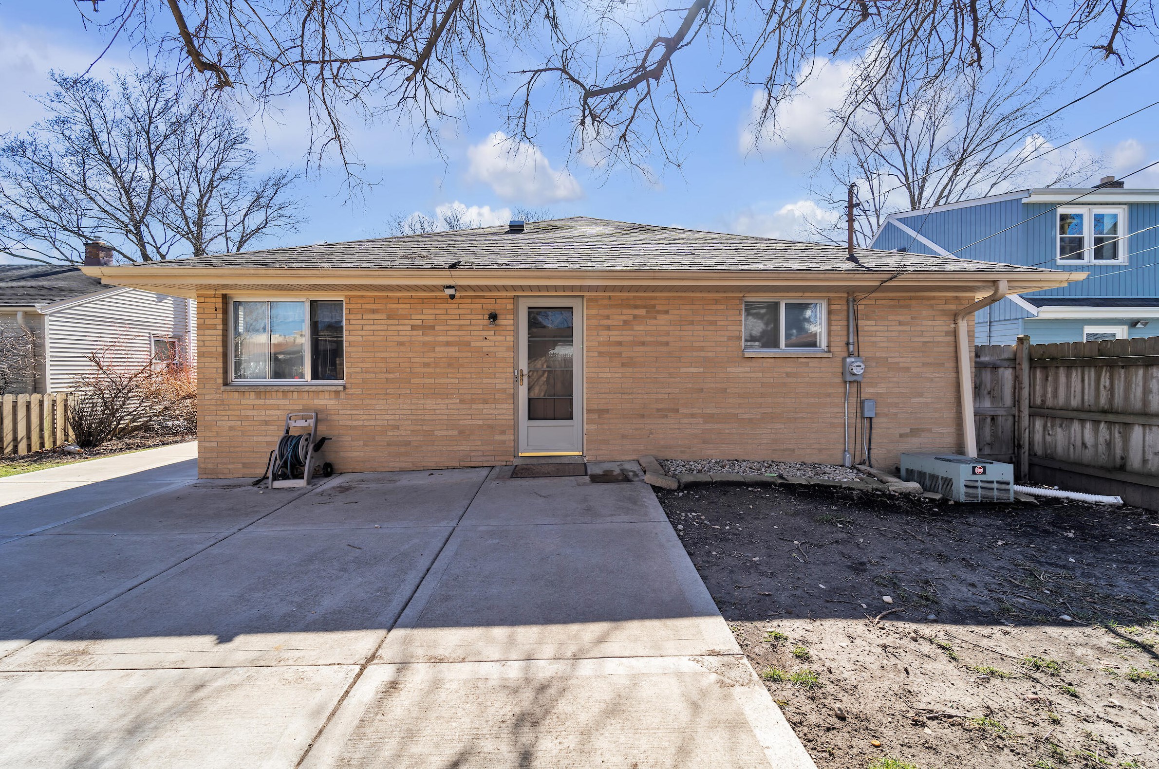 11050 Mount Vernon Ave, Milwaukee WI  53226-4136 exterior