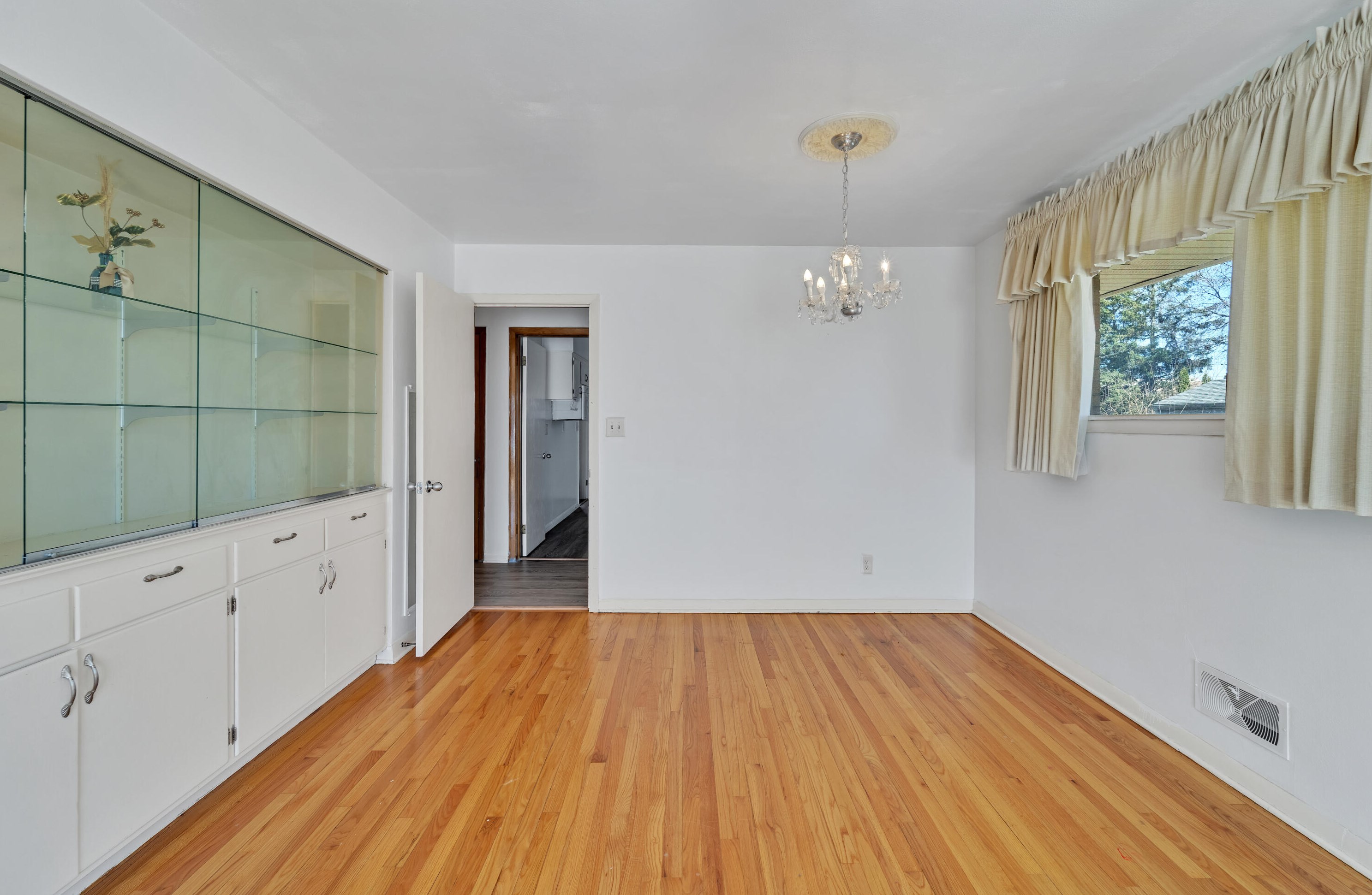 11050 Mount Vernon Ave, Milwaukee WI  53226-4136 exterior