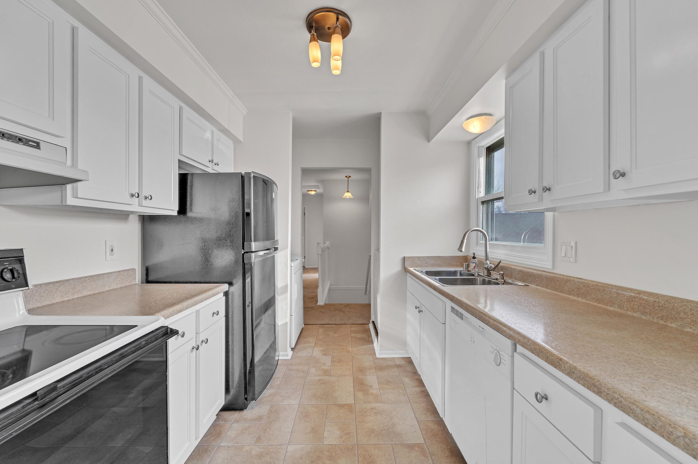 2818 W Ville Du Parc Dr, Thiensville, WI 53092