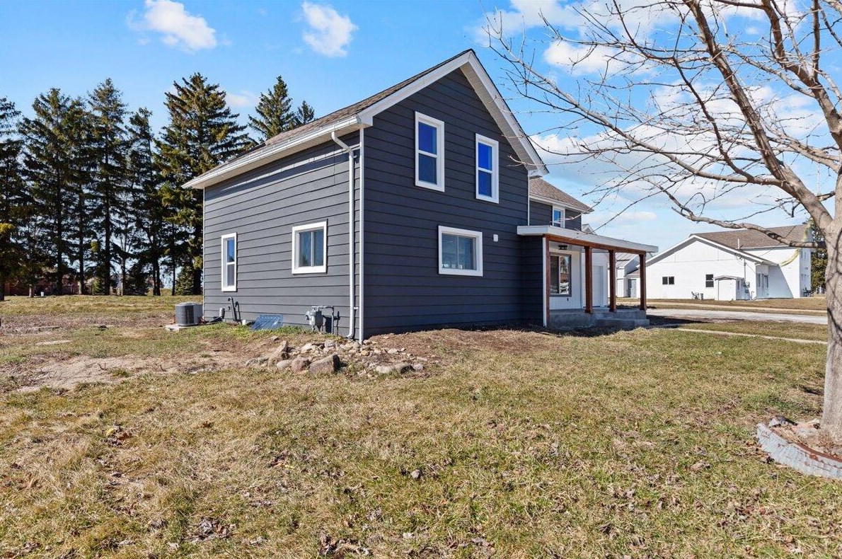 6265 Nabob Dr, West Bend, WI 53095