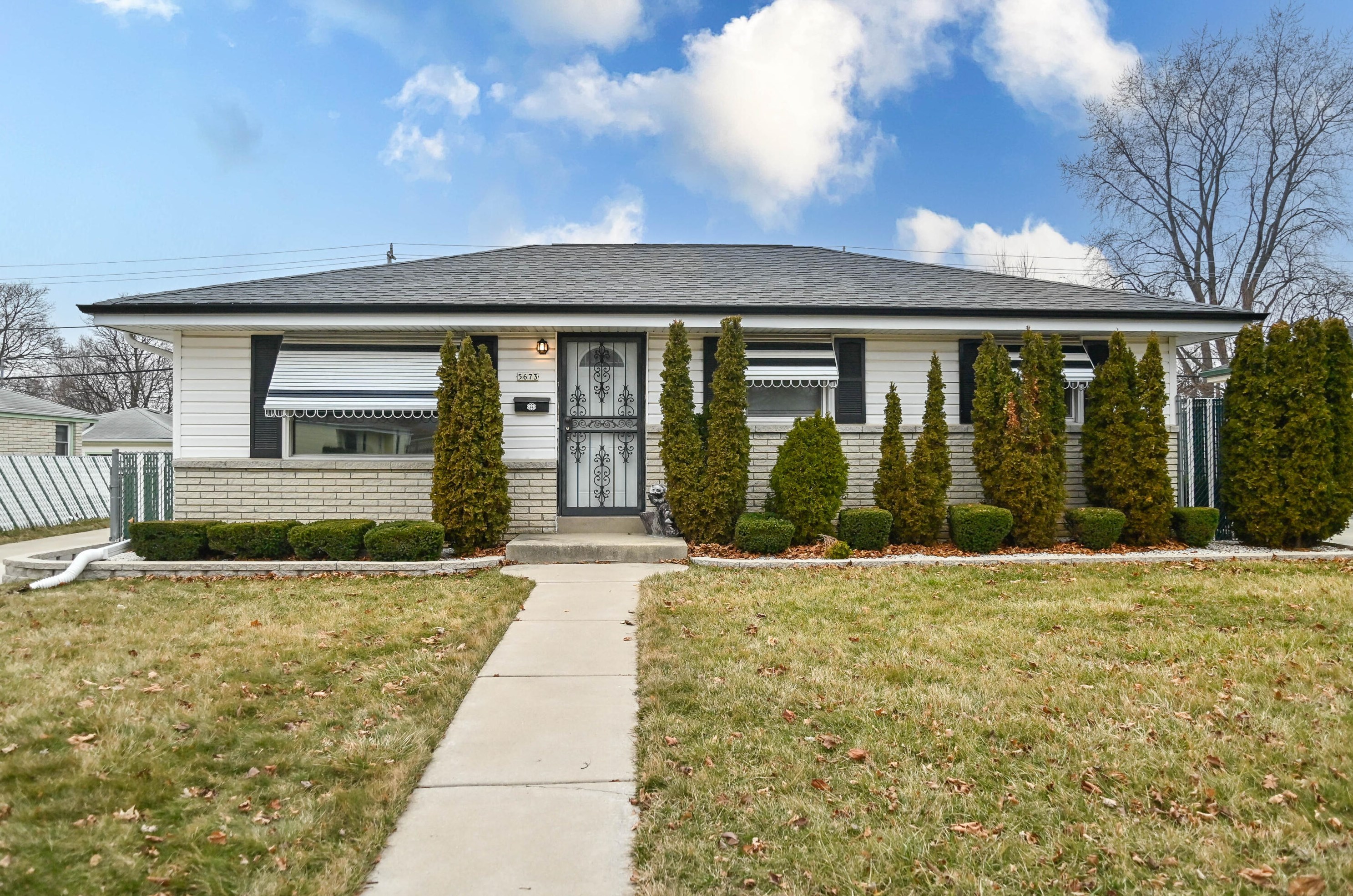 5673 S Illinois Ave, Cudahy, WI 53110