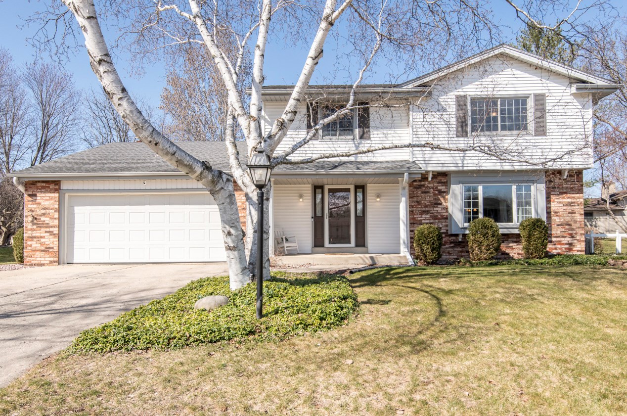 2016 Cobblestone Ct, Waukesha, WI 53188-1534