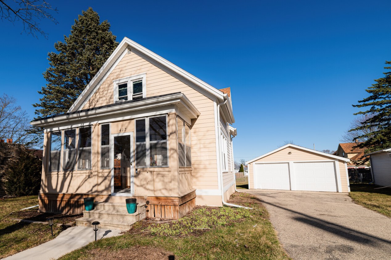 417 N Monroe St, Watertown, WI 53098